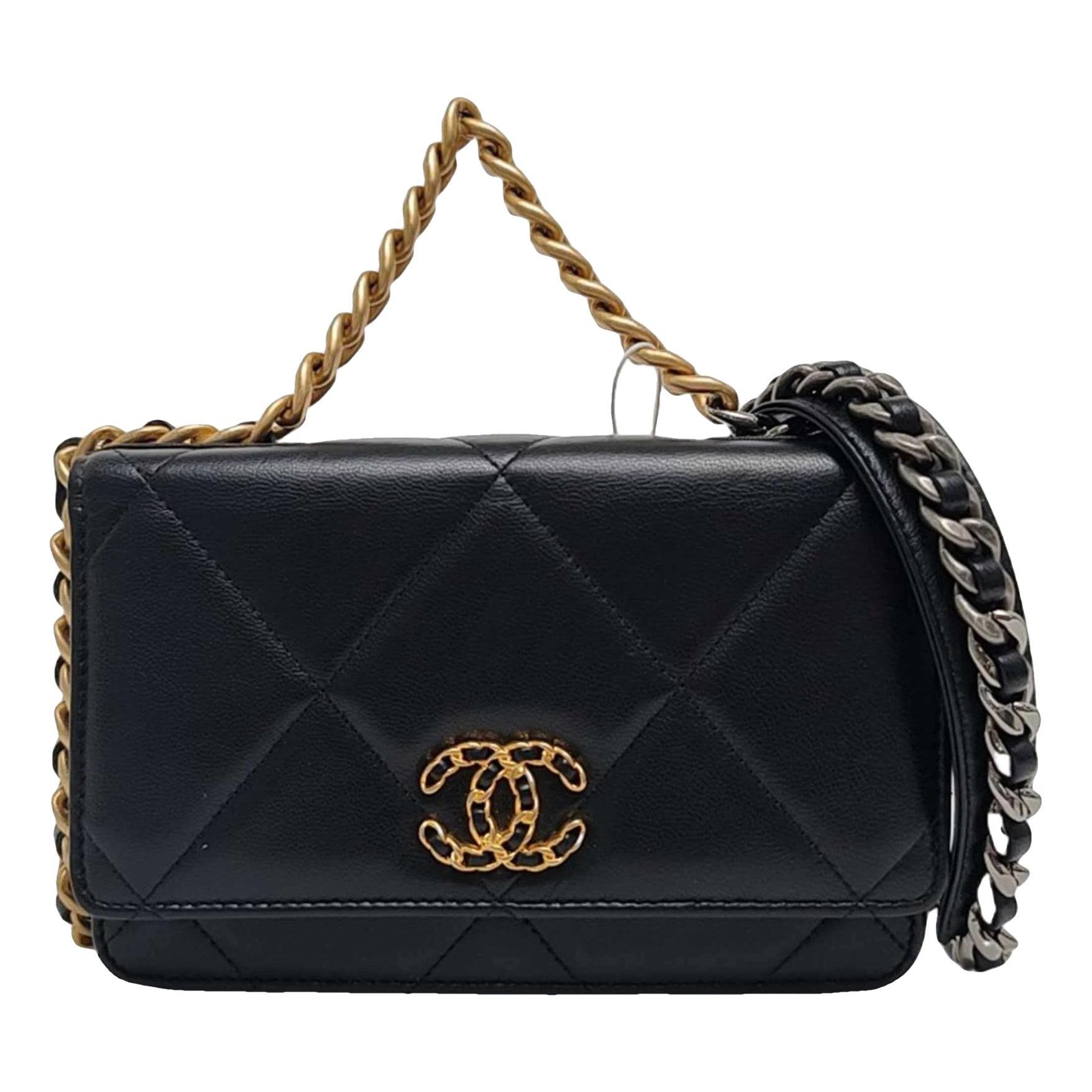 Wallet On Chain Chanel 19 leather handbag