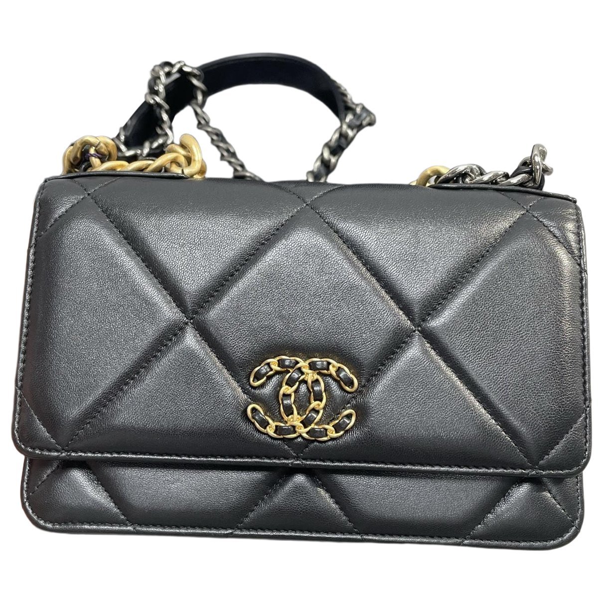 Chanel 19 leather handbag