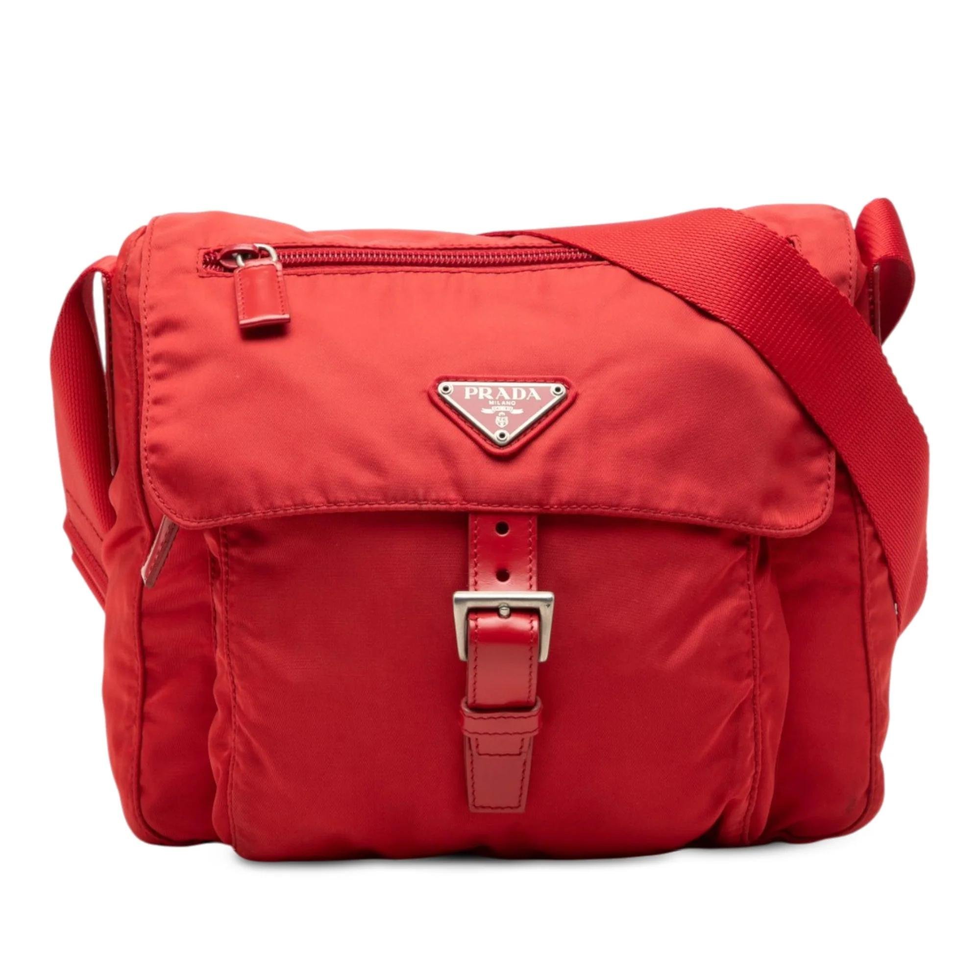 Buckle leather handbag