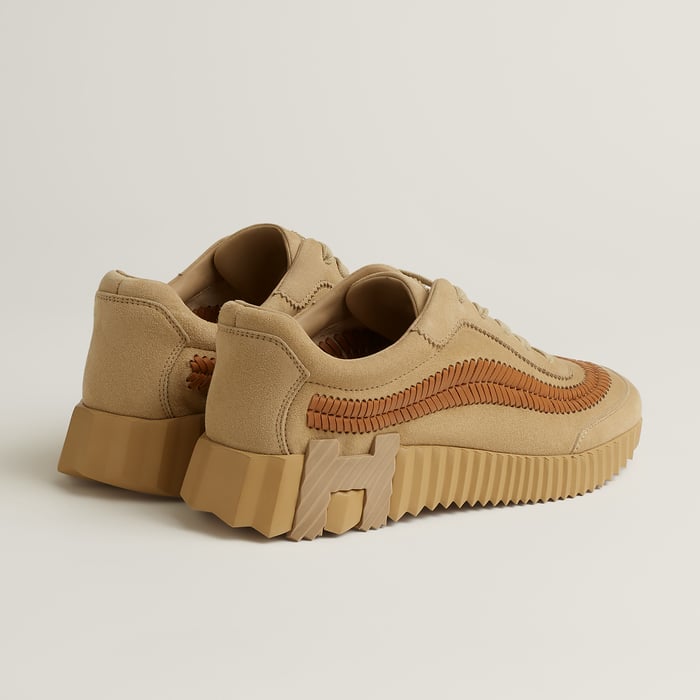 Bouncing Sneaker