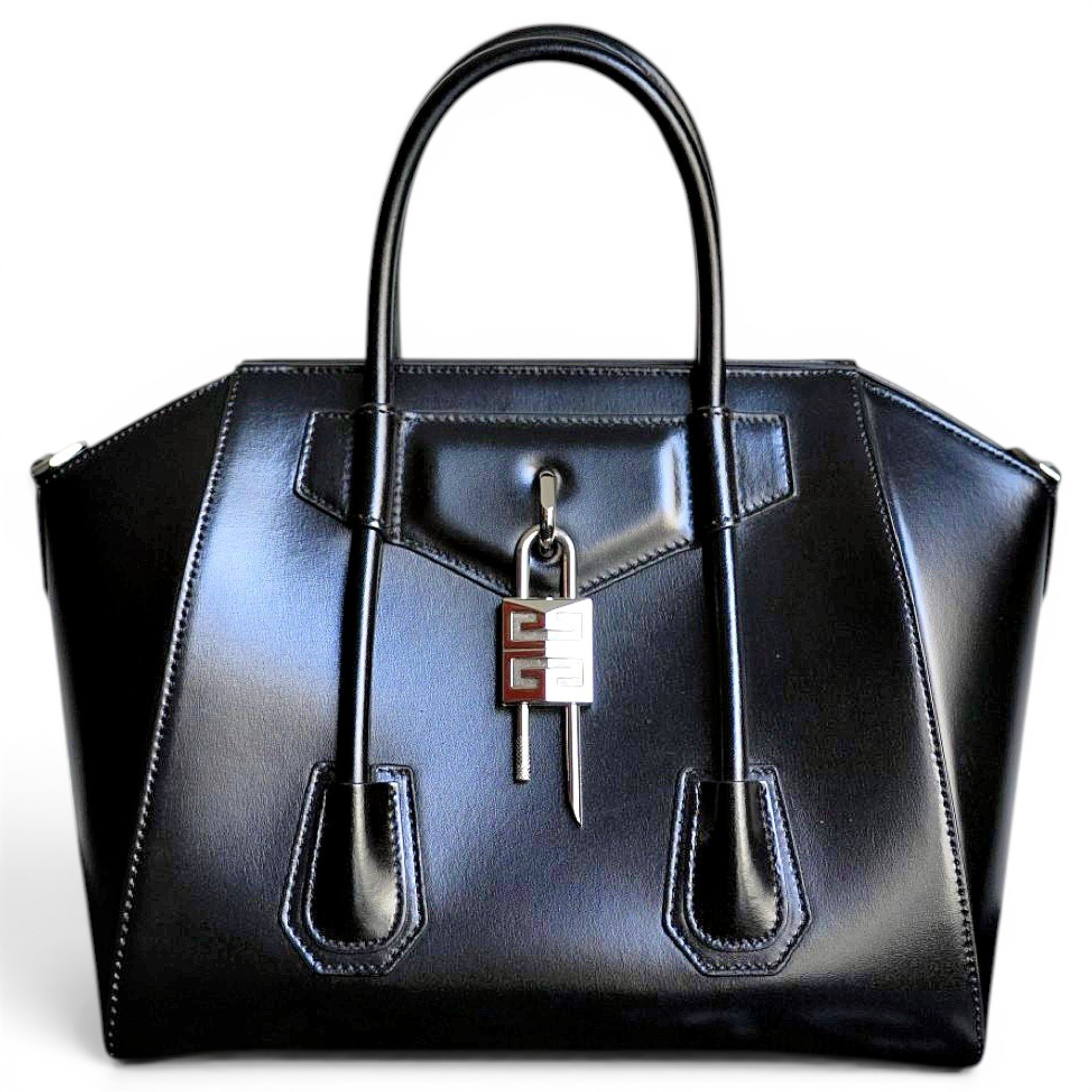 Antigona leather handbag