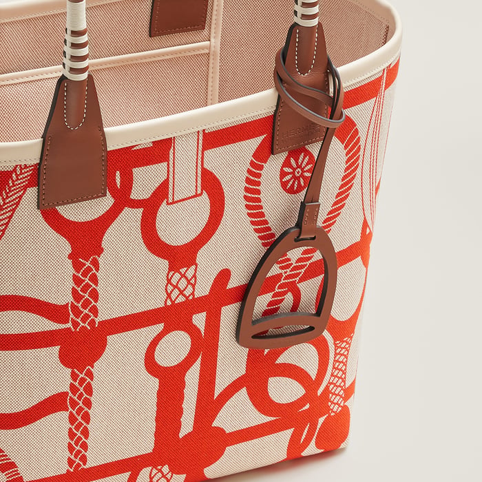 Steeple 28 Bag