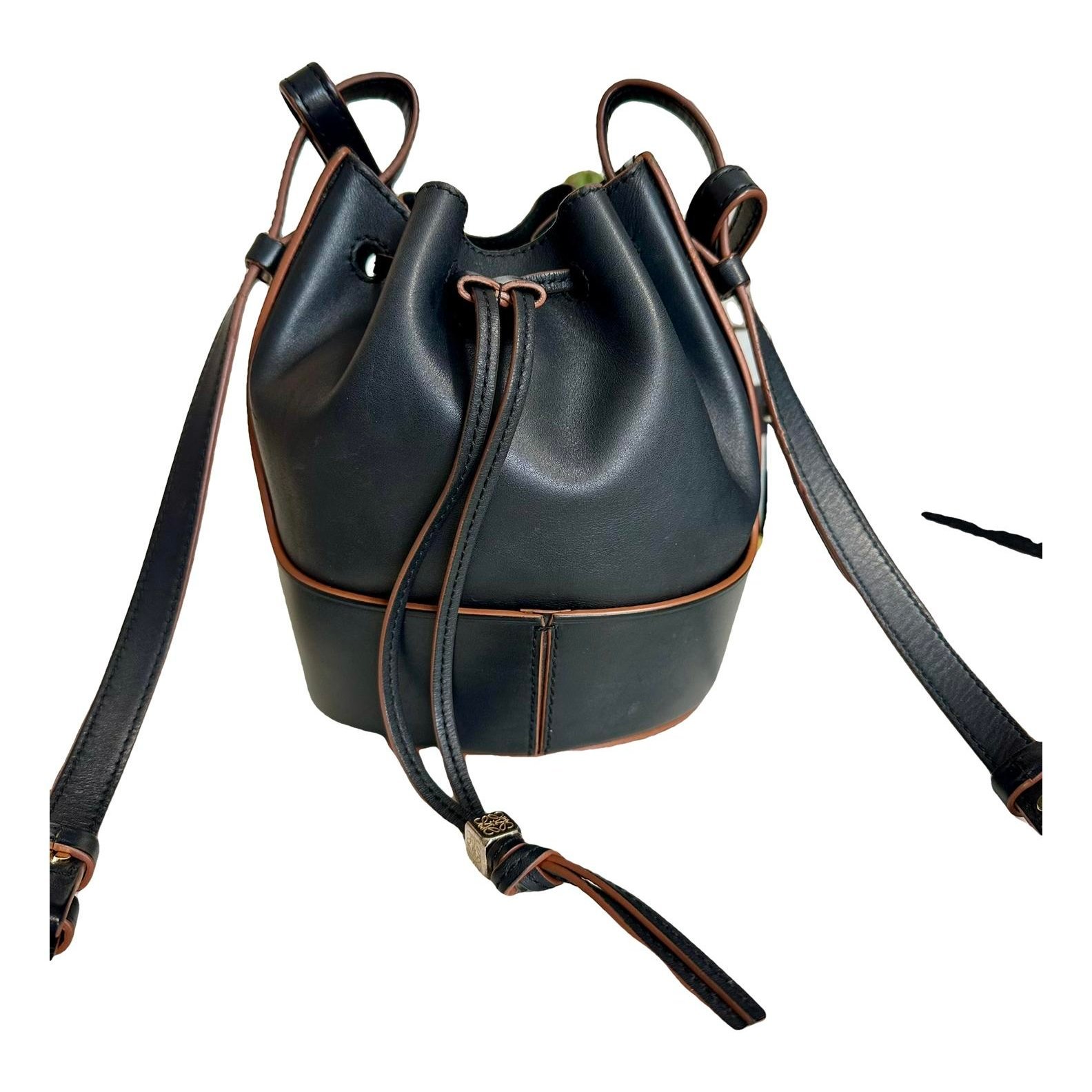Balloon leather handbag