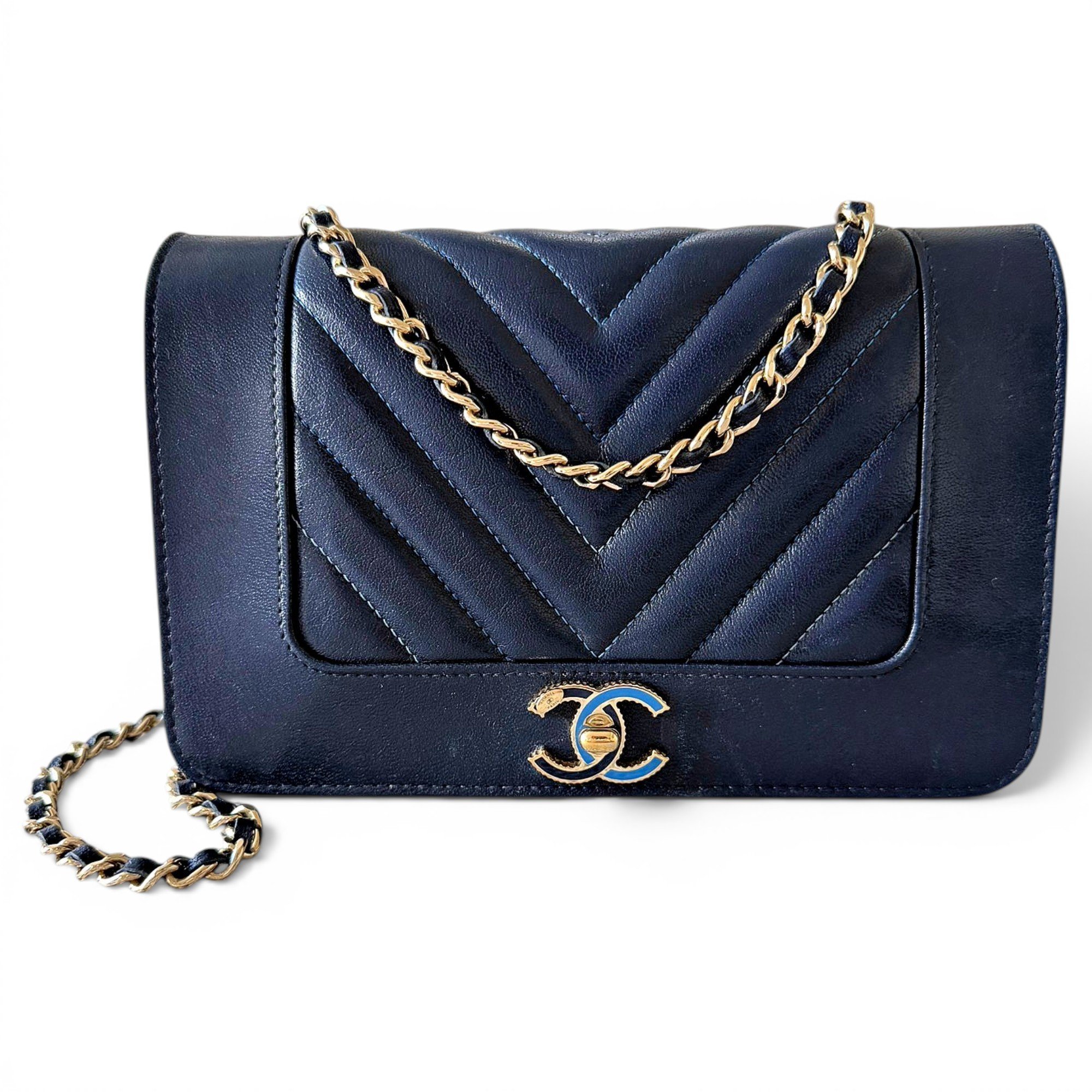 Wallet On Chain leather crossbody bag