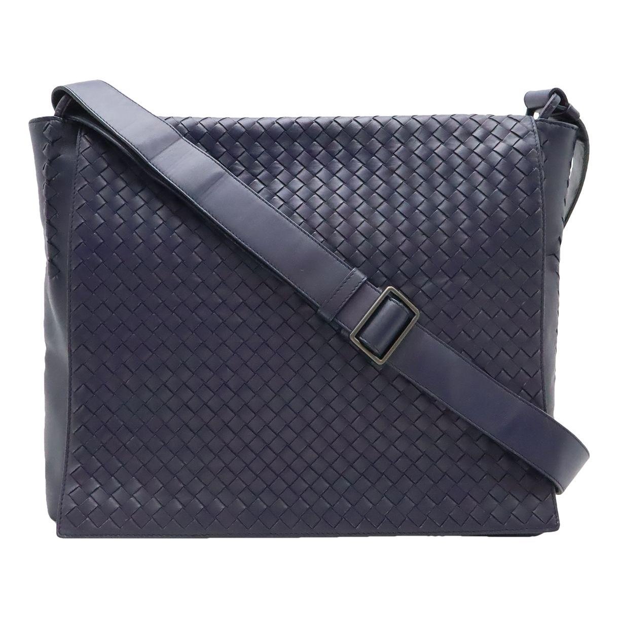 Veneta leather handbag