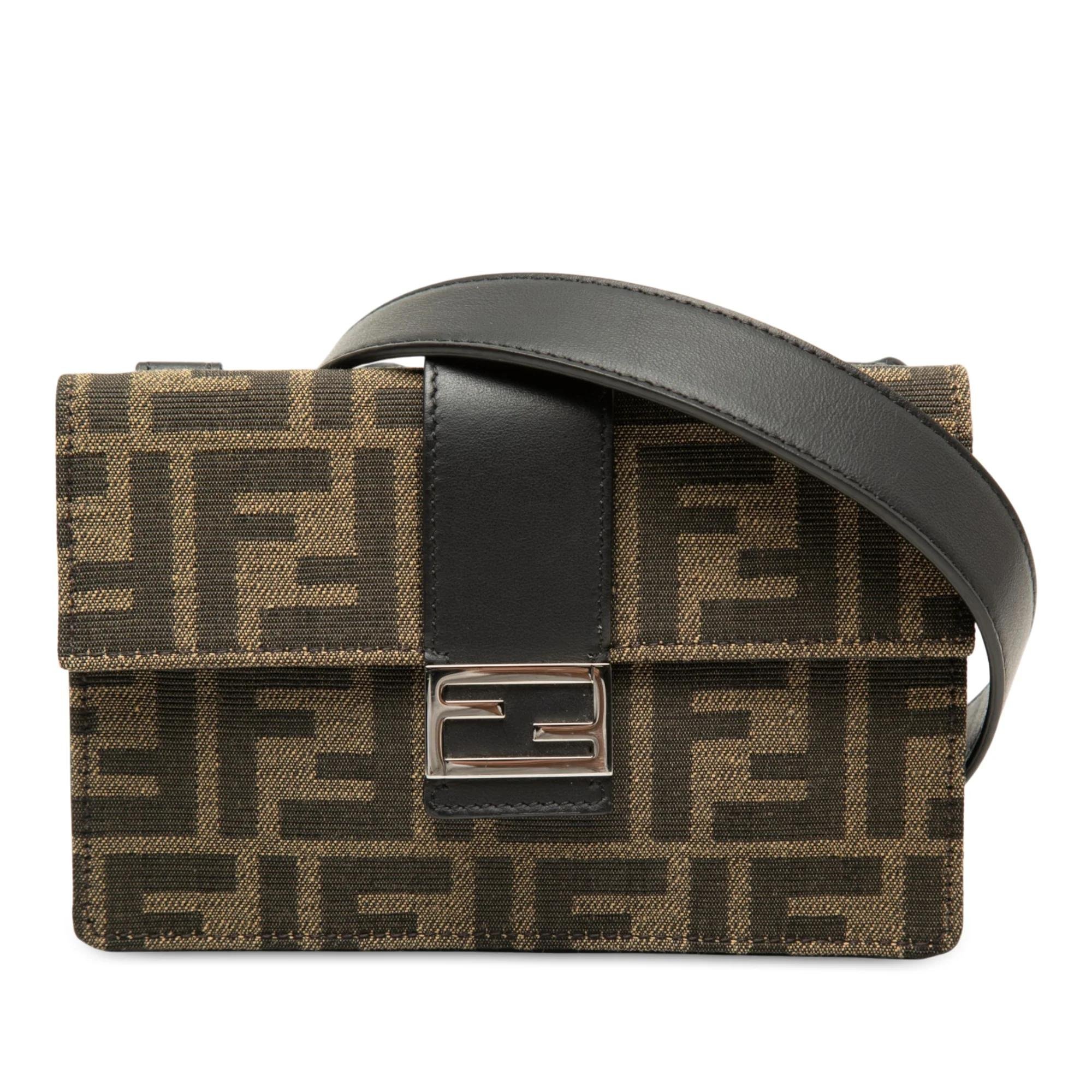 Baguette leather crossbody bag