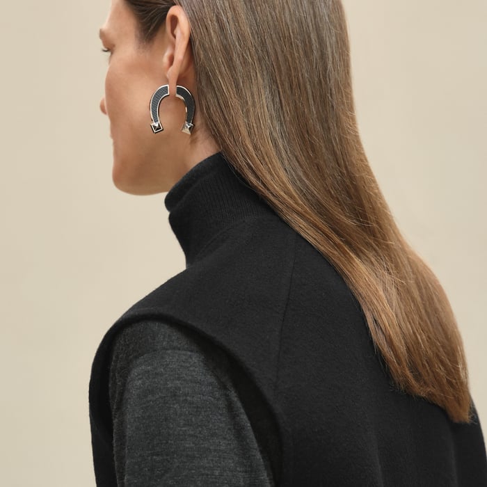 Noir Sleeveless Short Bomber Jacket