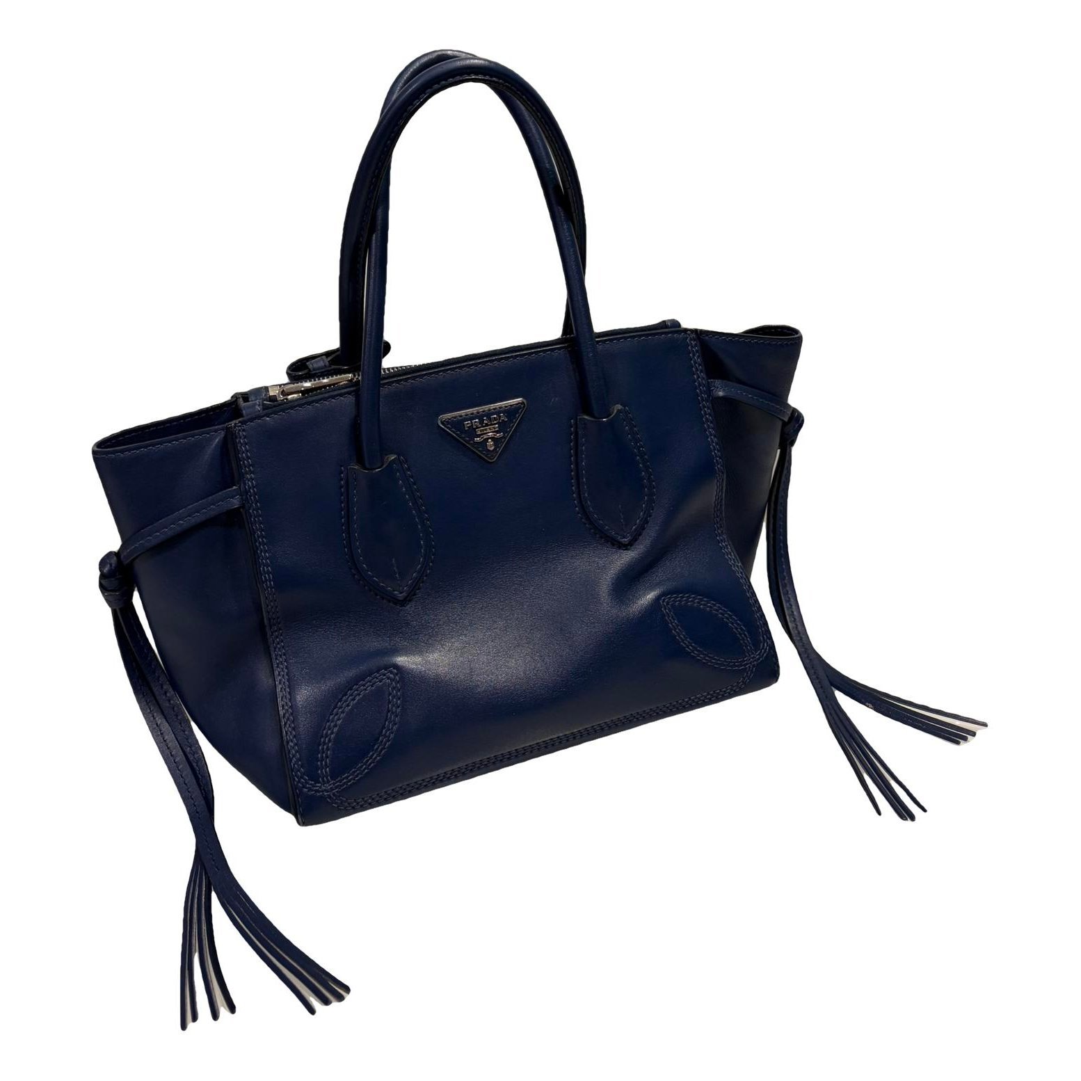 Monochrome leather handbag