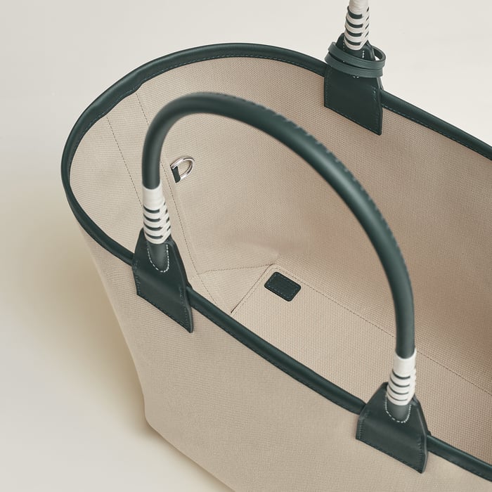 Steeple 28 Bag
