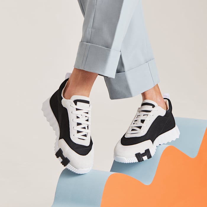 Bouncing Sneaker
