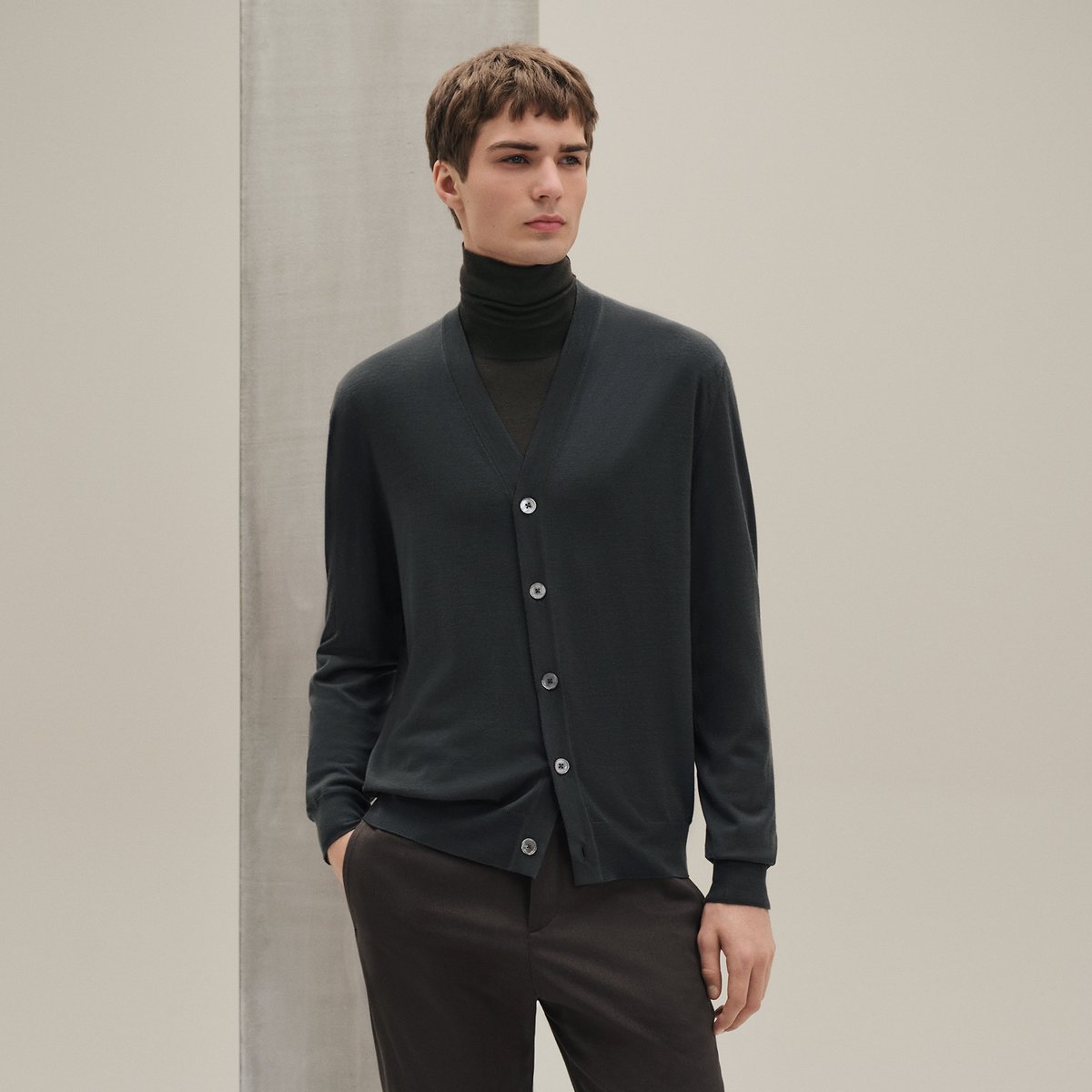 "Detail H" buttoned cardigan