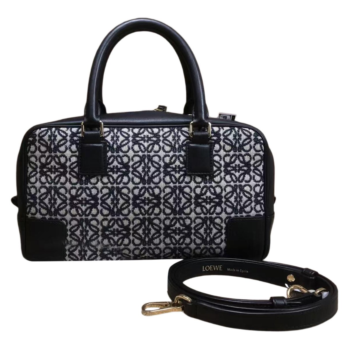 Amazona leather handbag