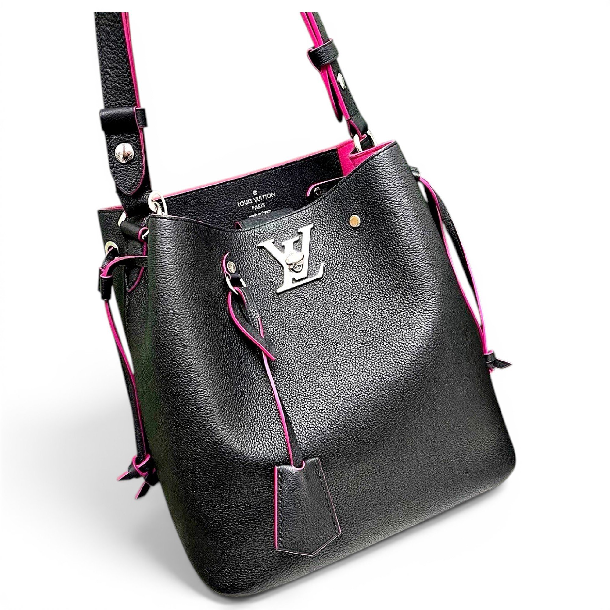 Lockme Bucket leather handbag