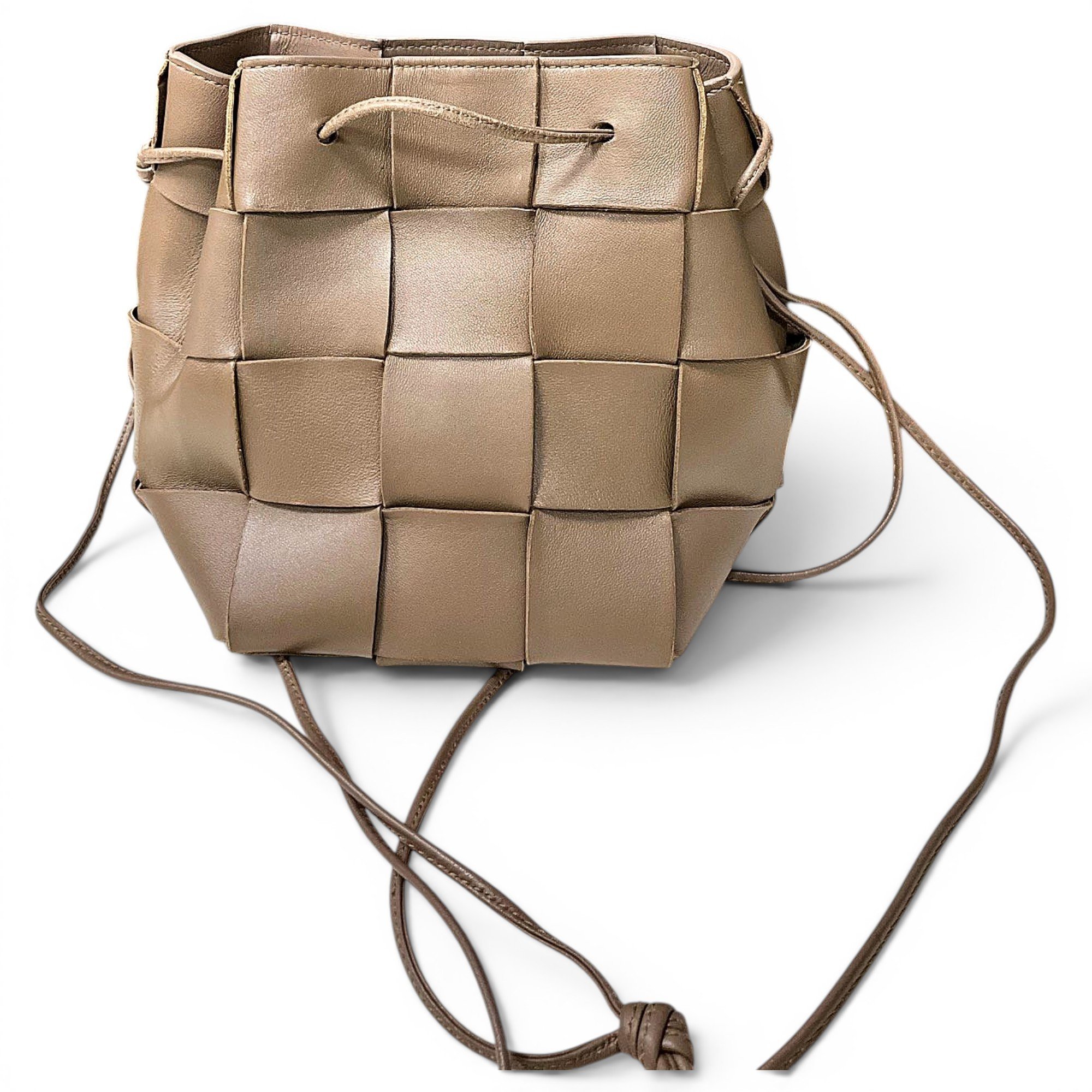 Cassette Bucket leather handbag