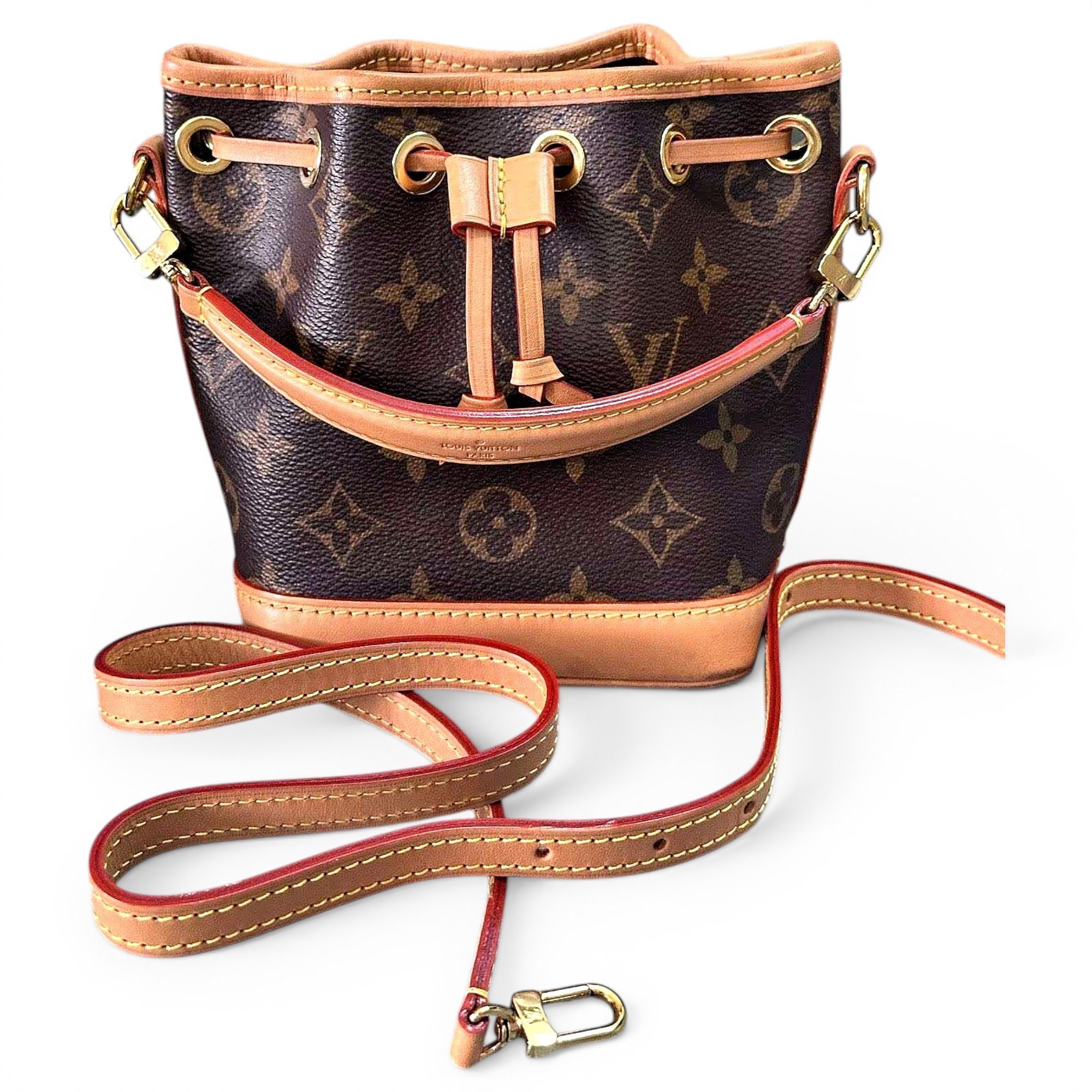 Nano Noé leather handbag