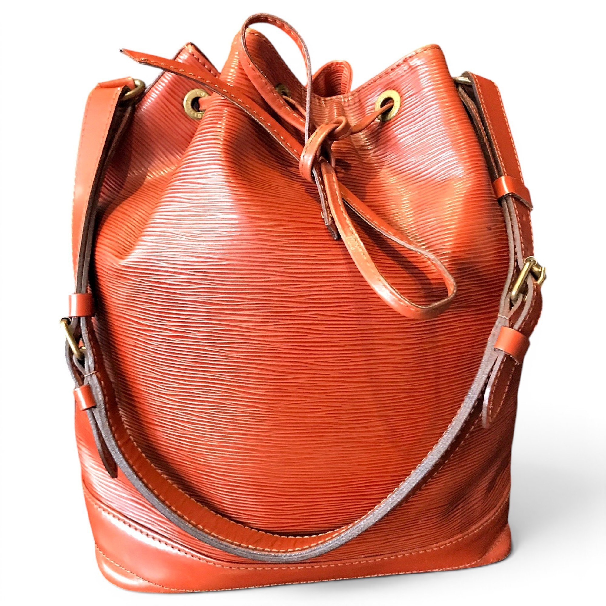 Noé leather handbag