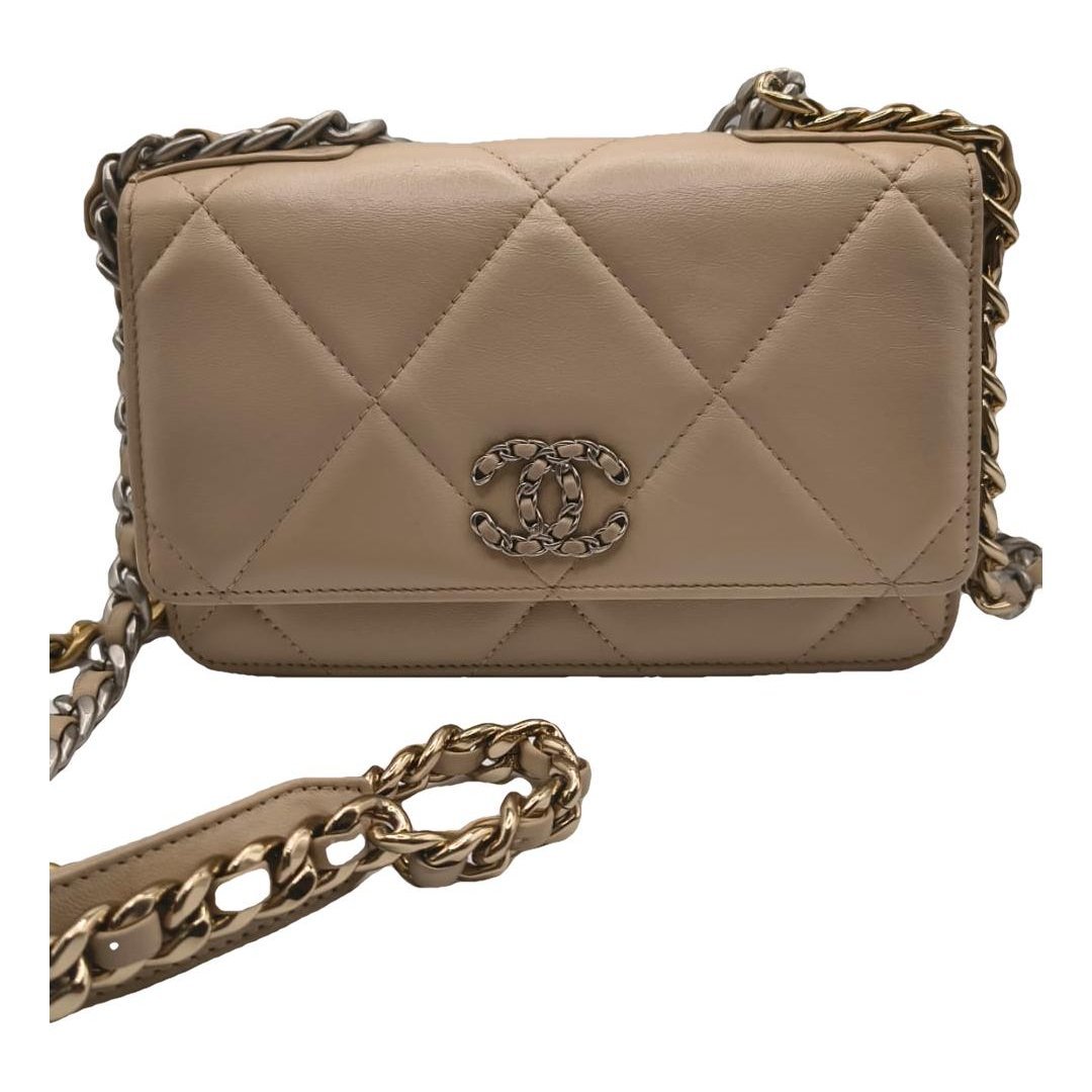 Wallet On Chain Chanel 19 leather handbag
