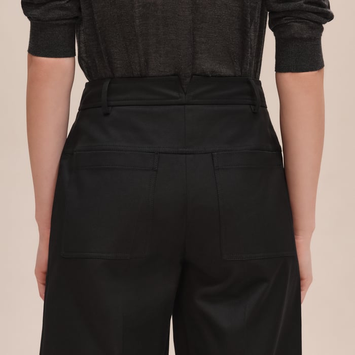 Noir Cropped Pants
