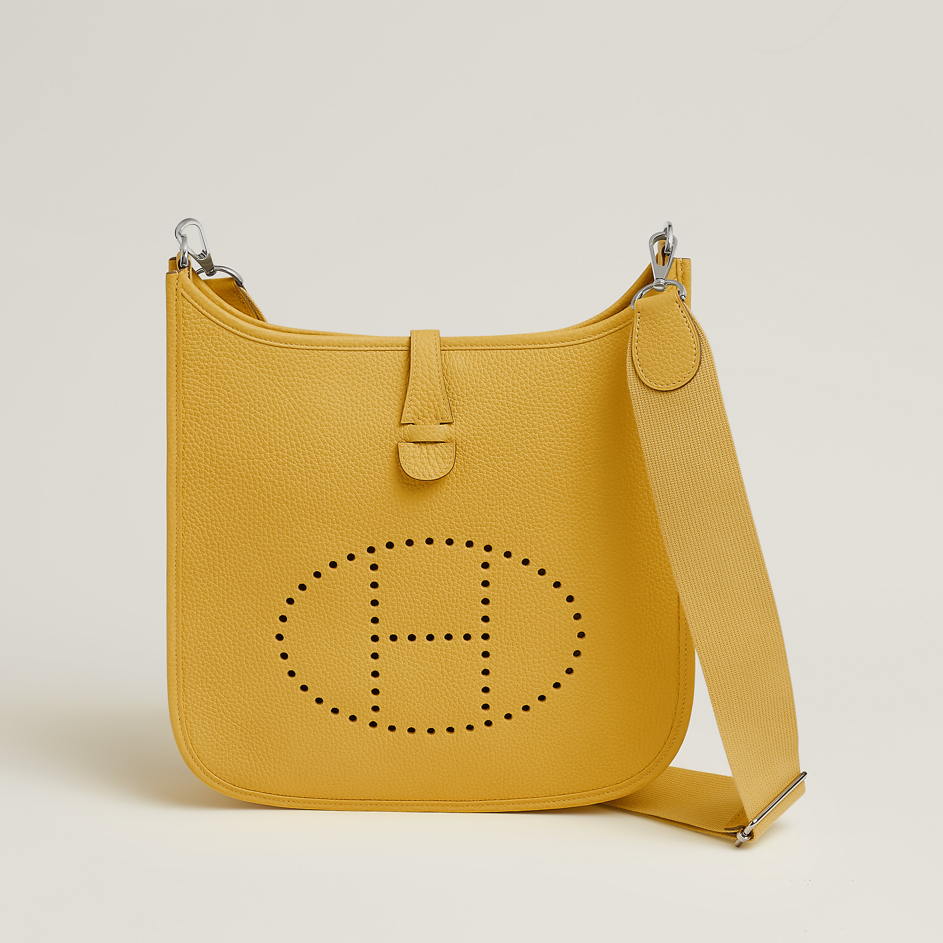 Evelyne III 29 bag in Sun