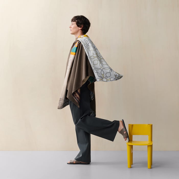 Random Reversible Cape