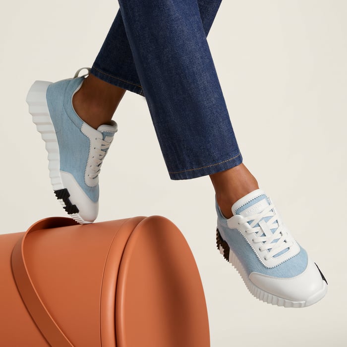 Bouncing Sneaker