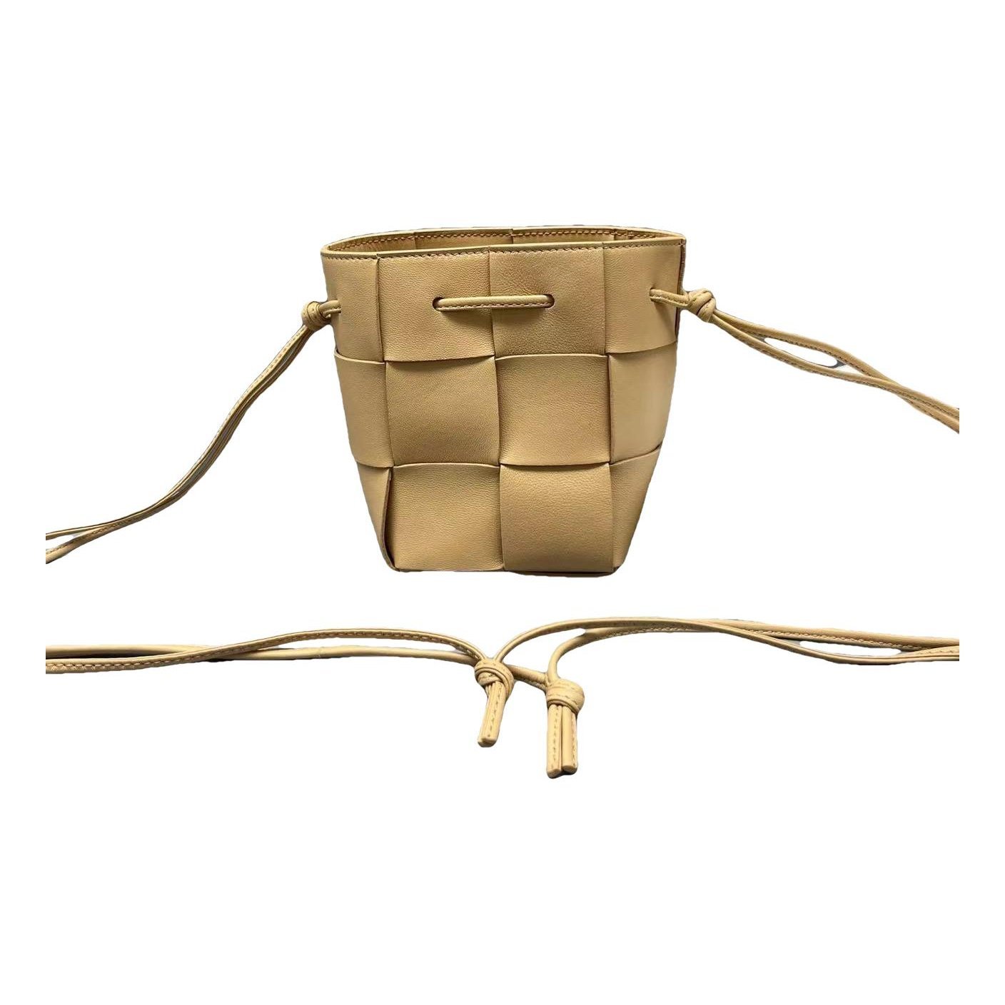 Bottega Veneta Cassette Bucket leather handbag
