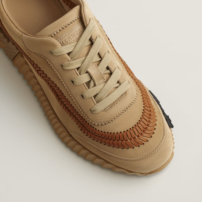 Bouncing Sneaker