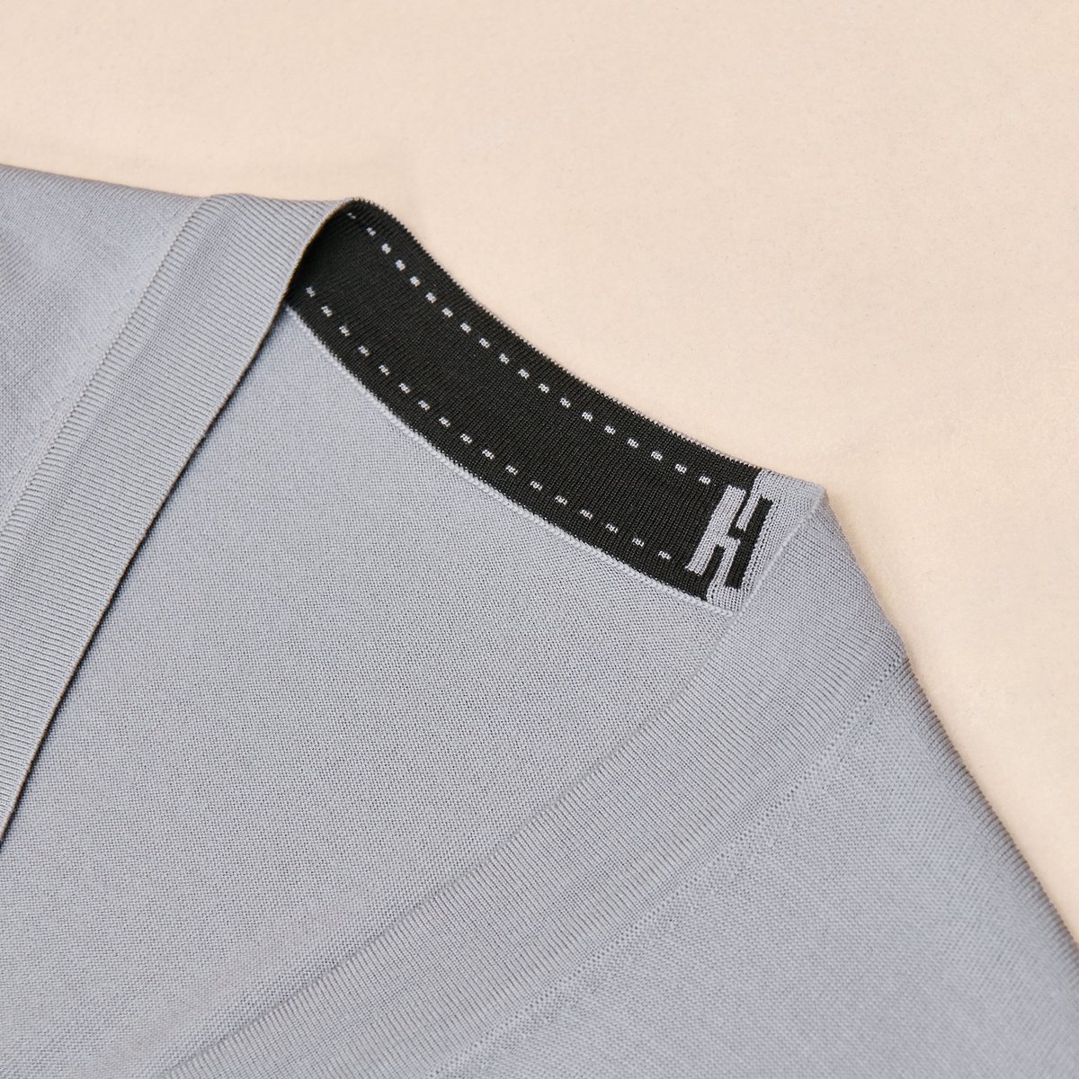 "Detail H" buttoned cardigan