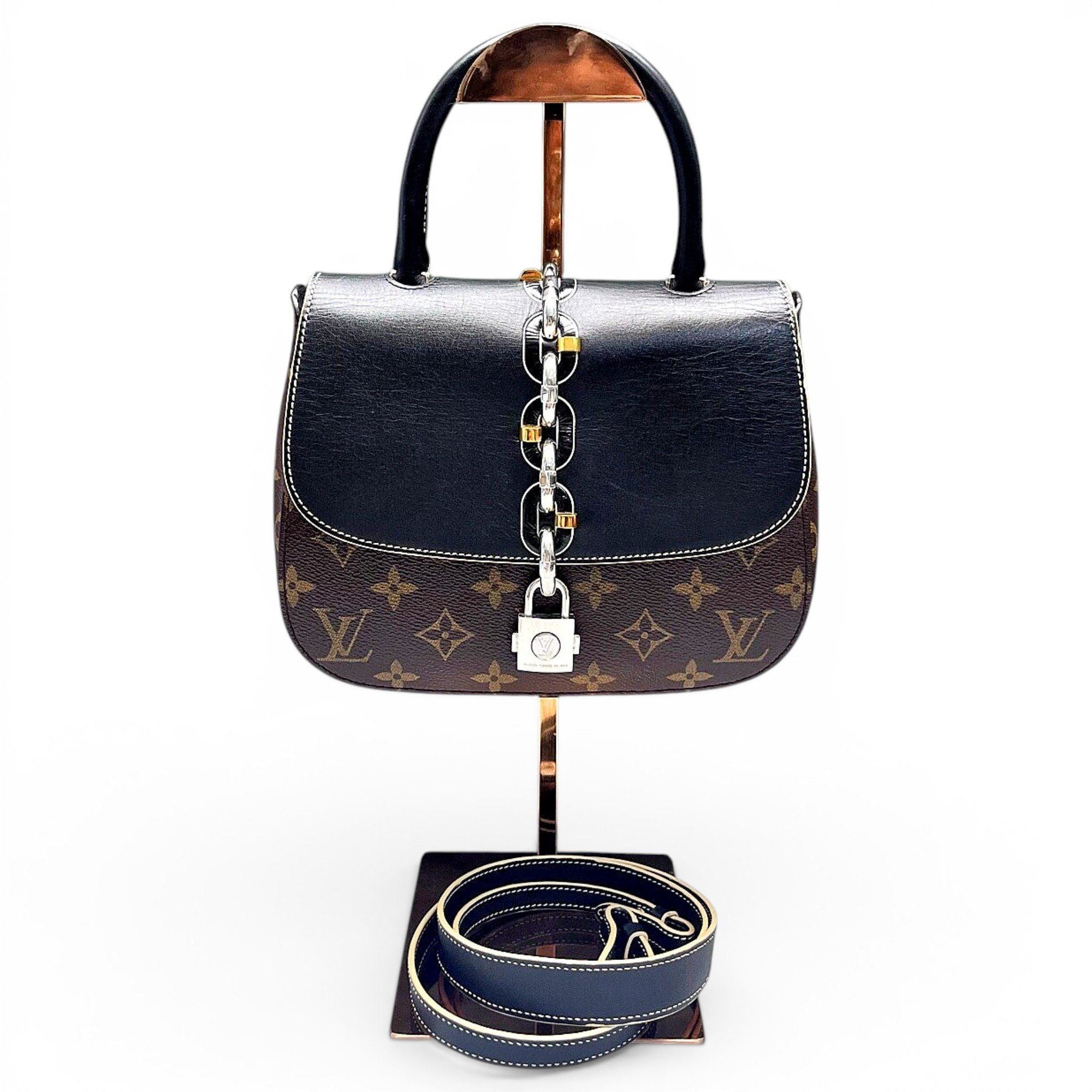Chain It leather handbag
