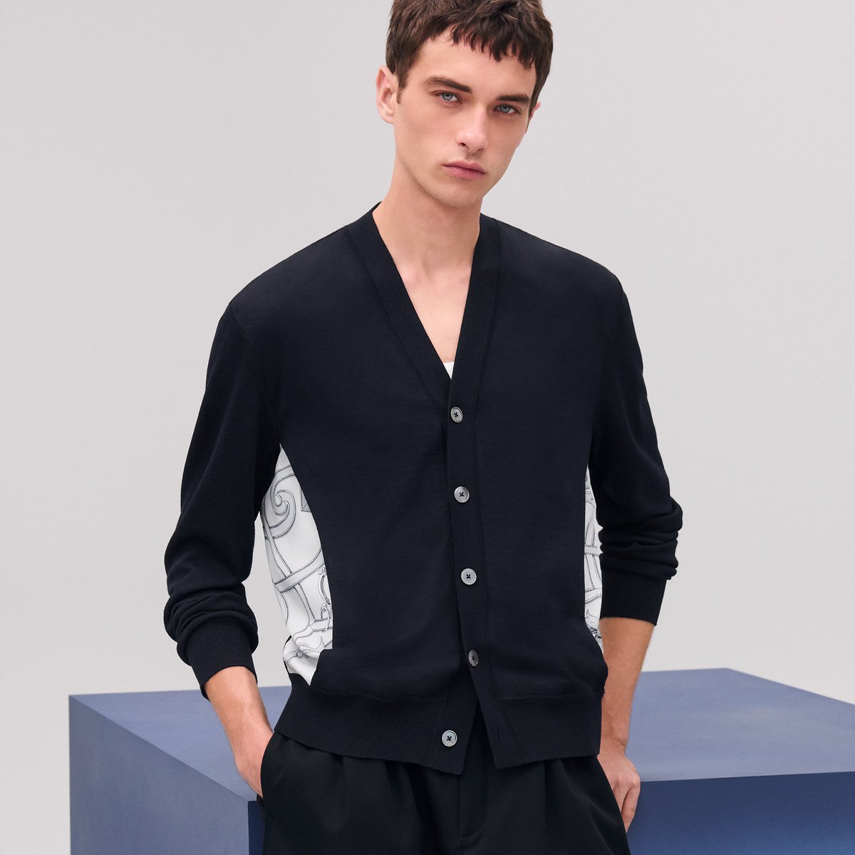 "Double devant" buttoned cardigan