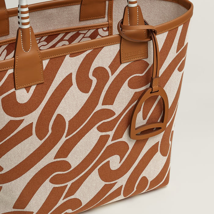 Steeple 28 Bag