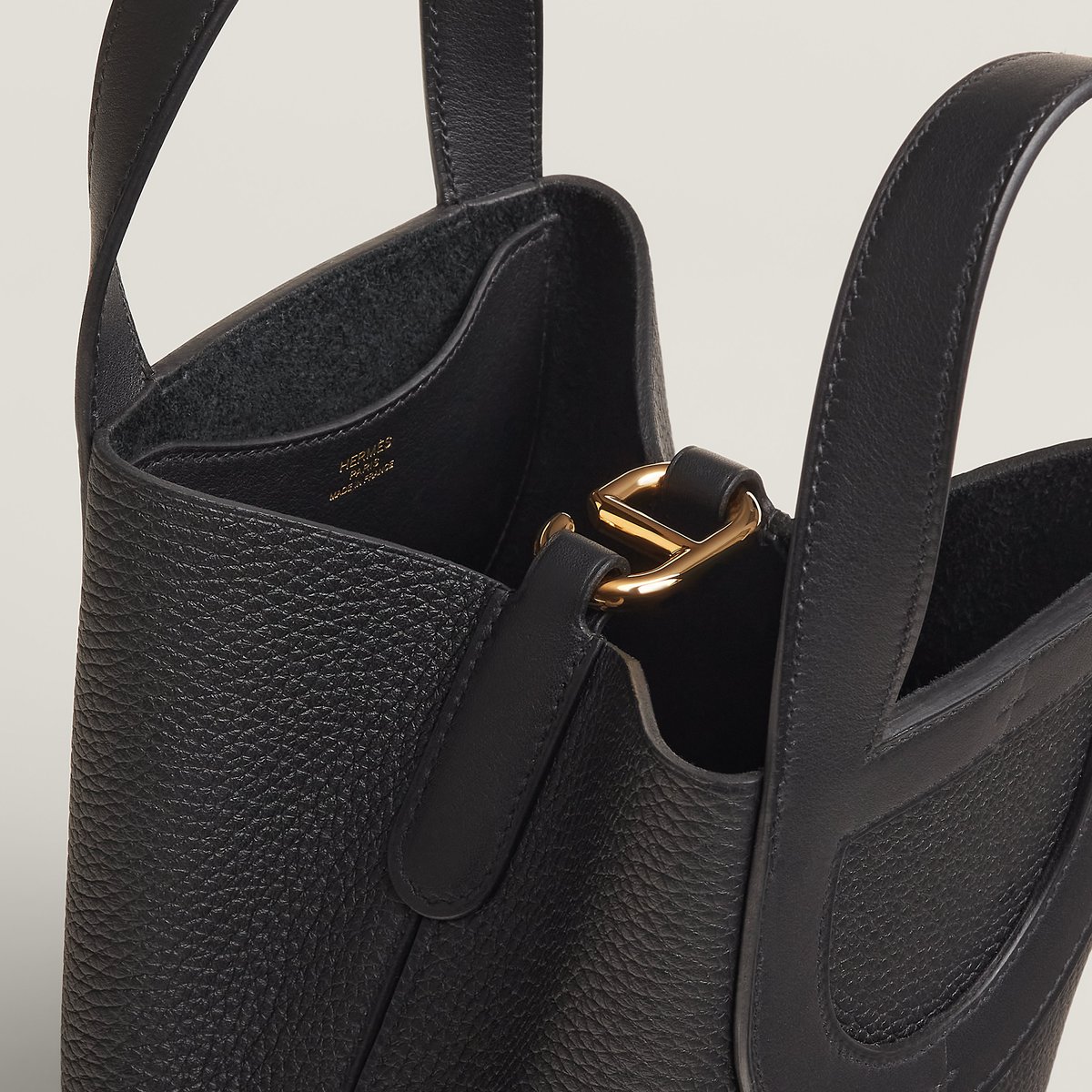 Noir Hermès In-the-loop 18 Bag