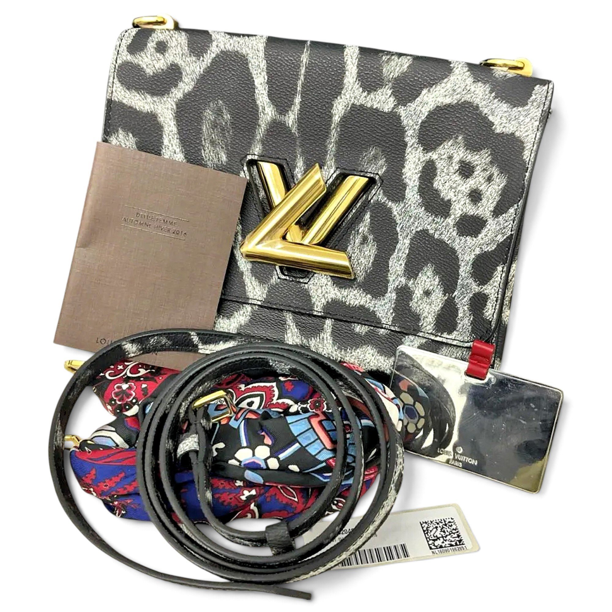 Twist leather crossbody bag