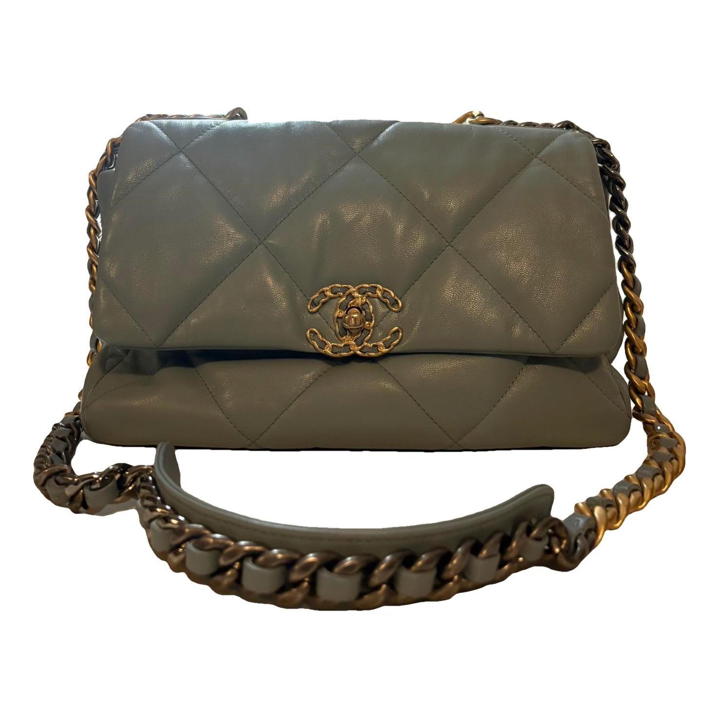 Chanel 19 leather handbag
