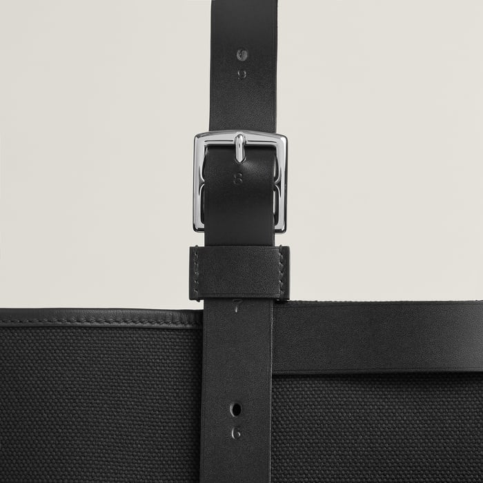 Noir Etriviere Pocket 35 Bag