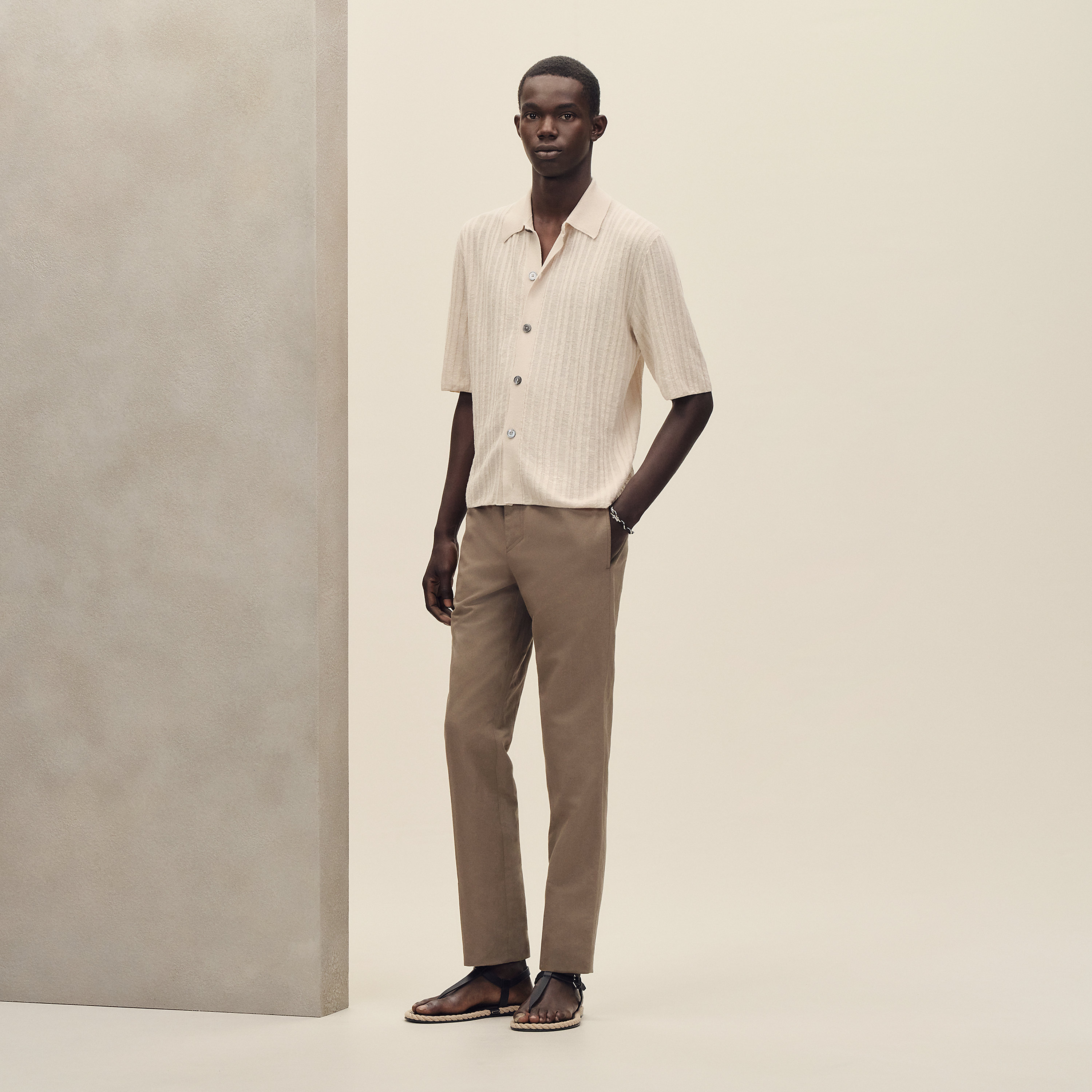 Short-sleeve straight cut shirt