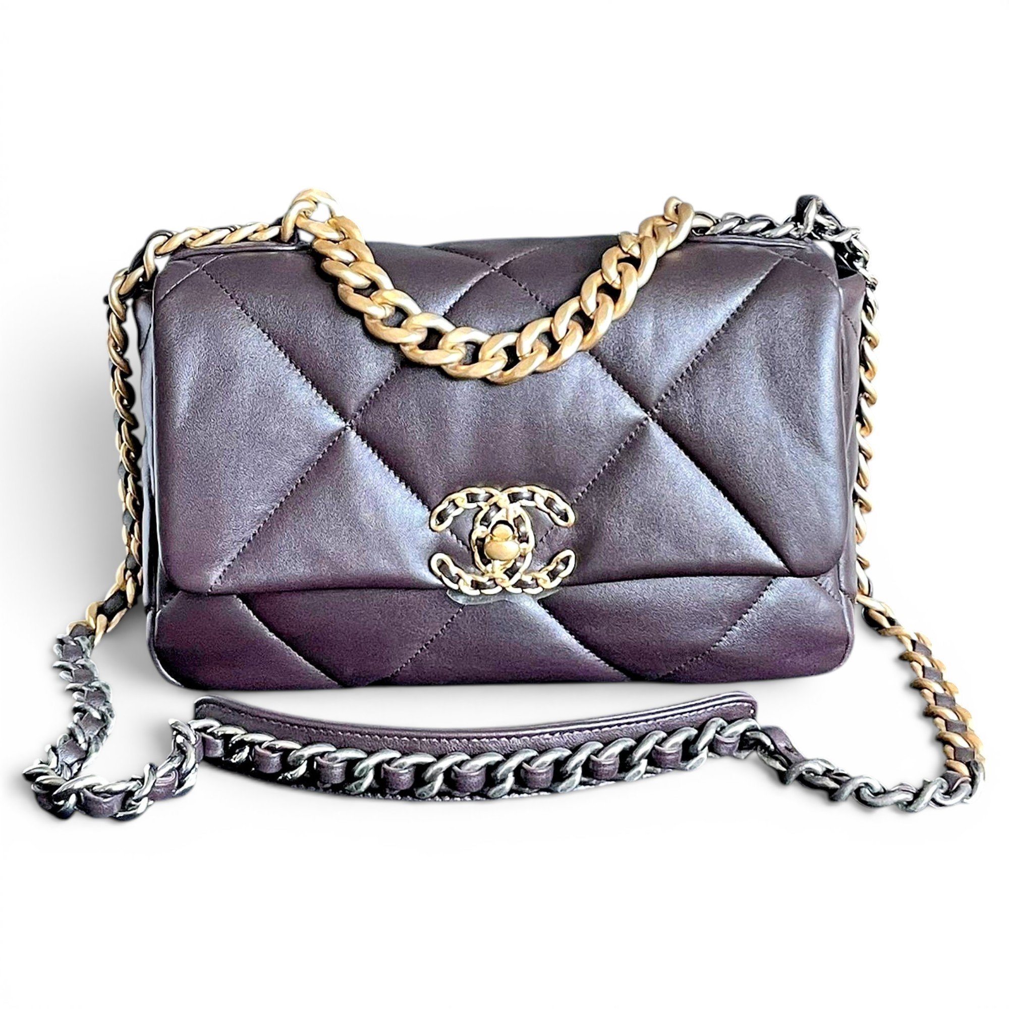 Chanel 19 leather handbag