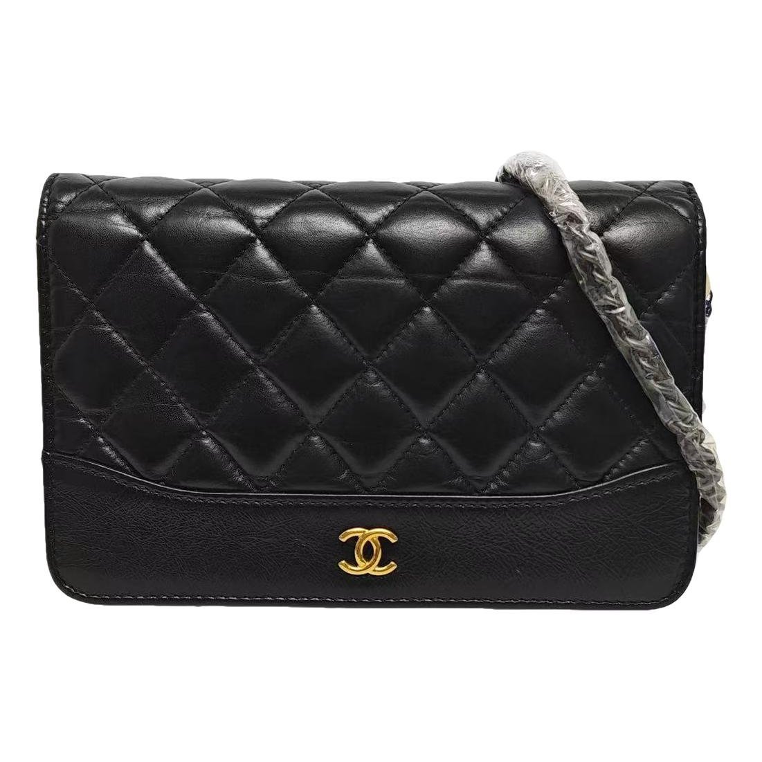 Wallet On Chain Gabrielle leather crossbody bag