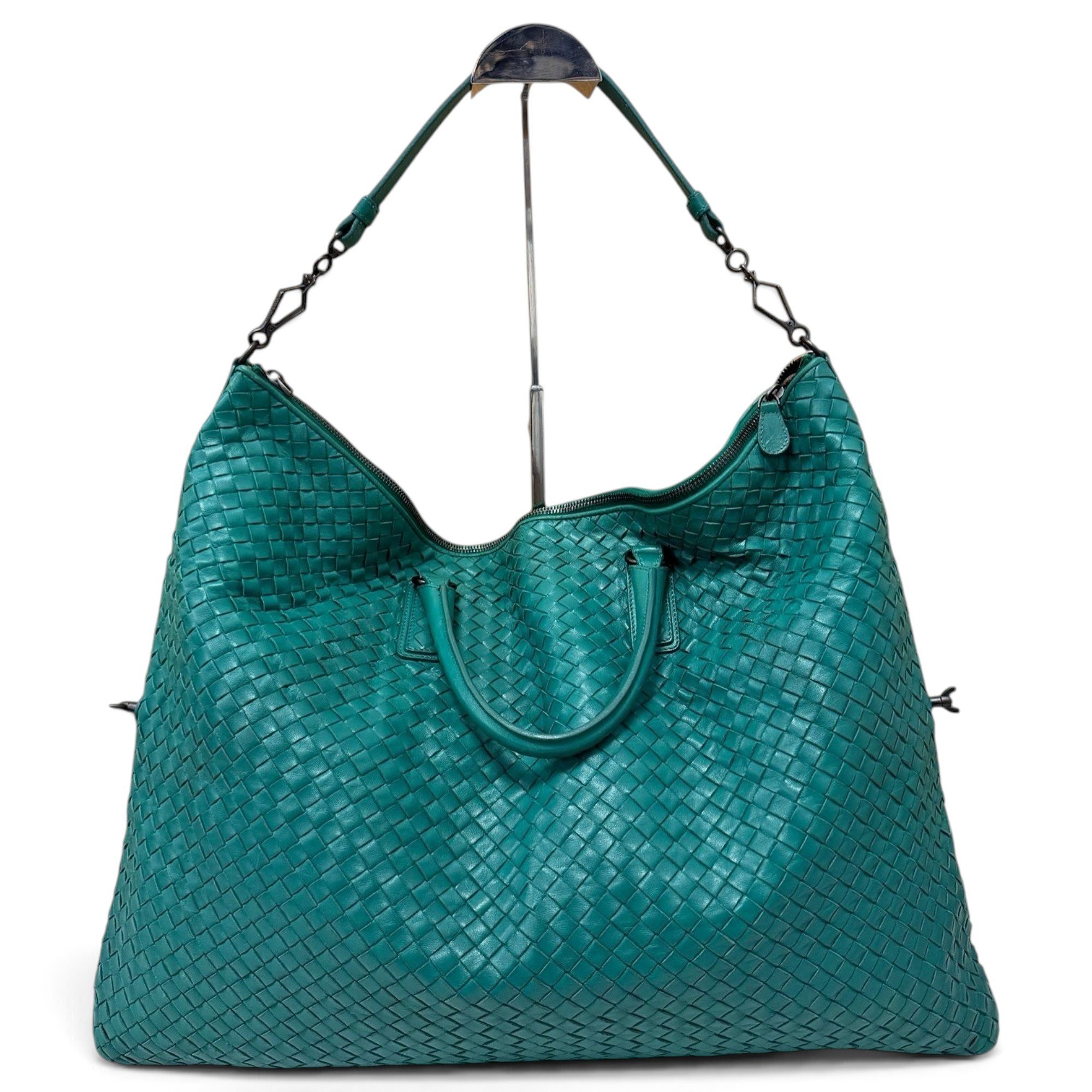Veneta leather handbag
