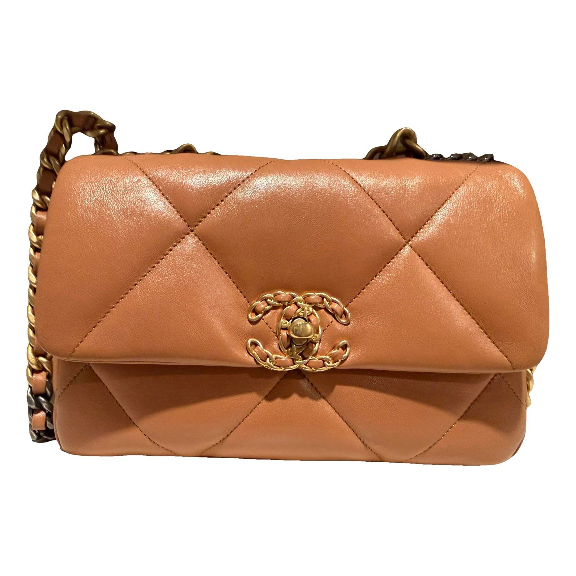 Chanel 19 leather handbag