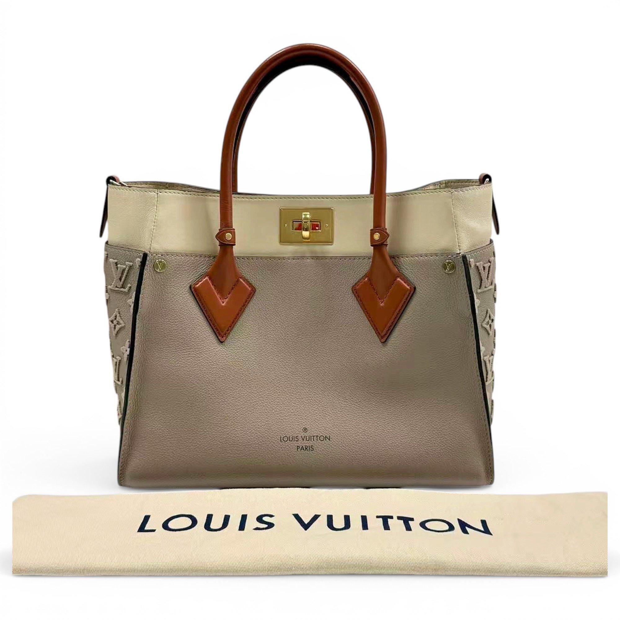 On My Side leather crossbody bag