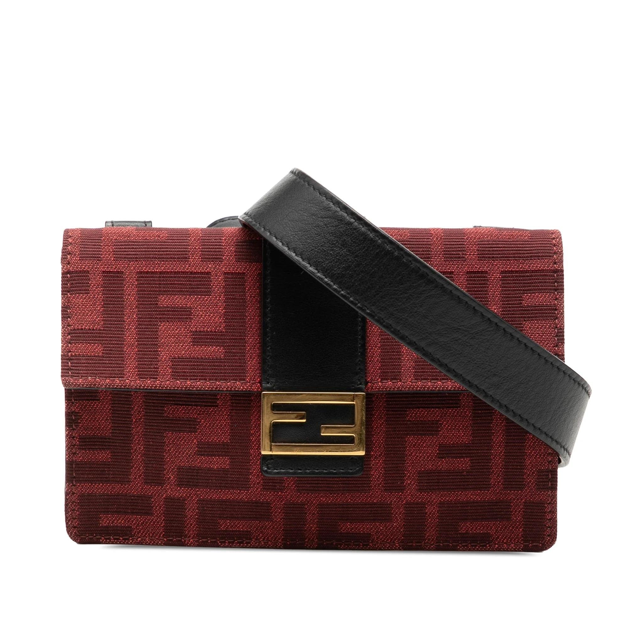 Baguette leather crossbody bag