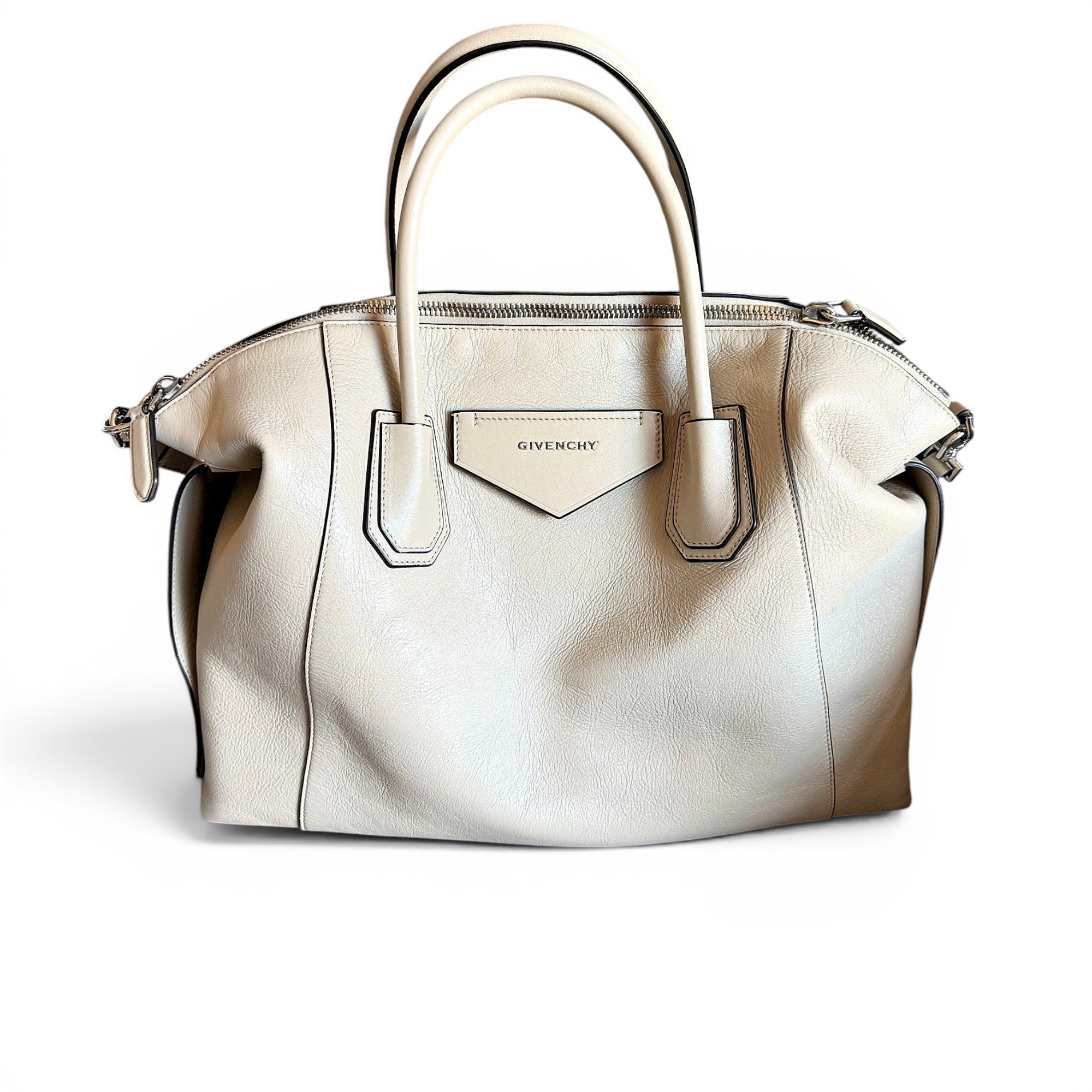 Antigona leather handbag