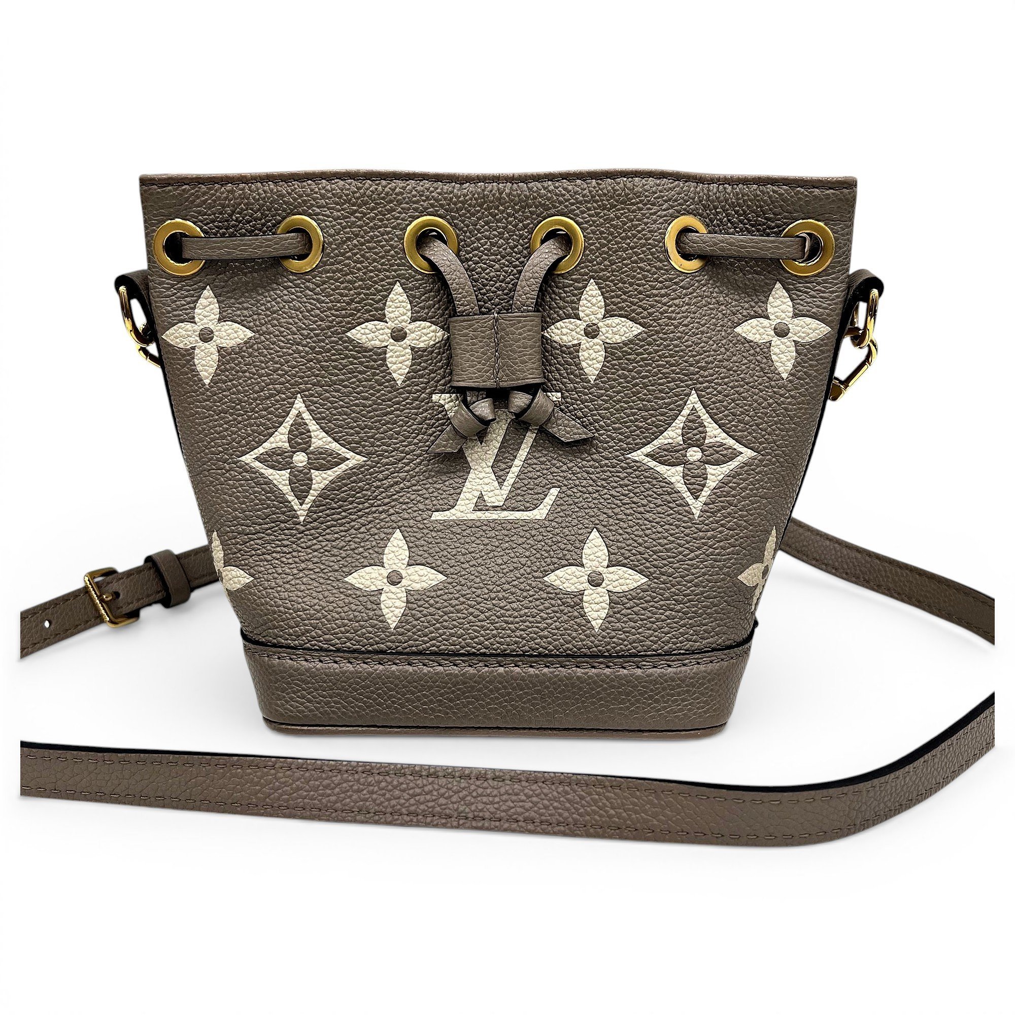 Nano Noé leather handbag