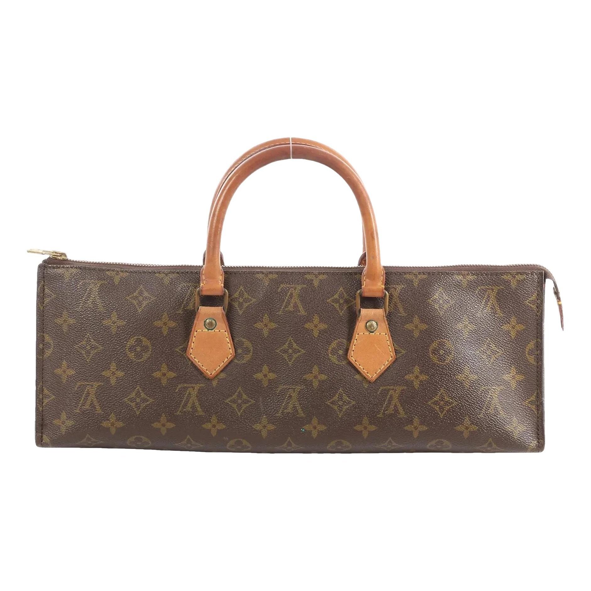 Triangle leather handbag