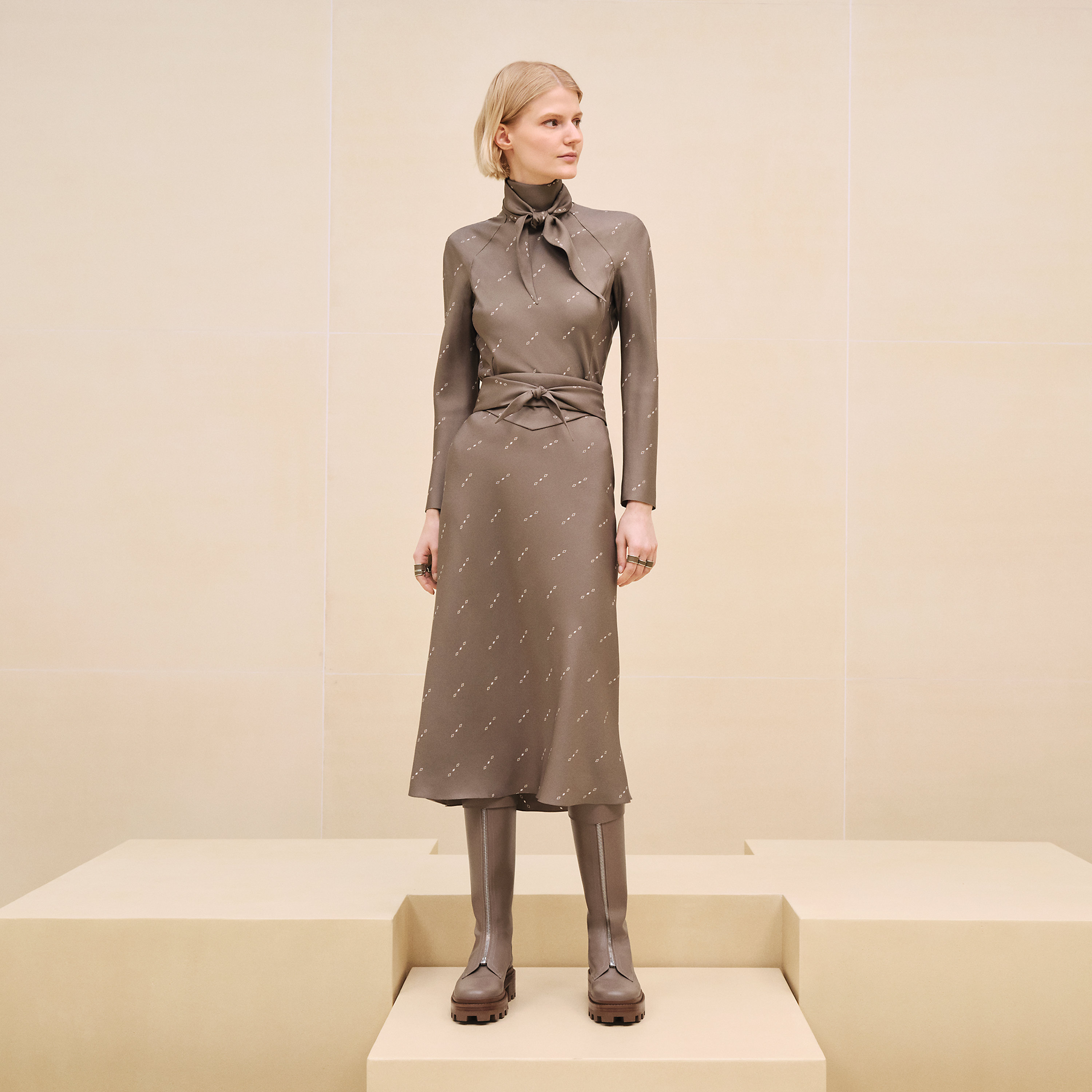 "Losanges sur Faconne" knotted dress