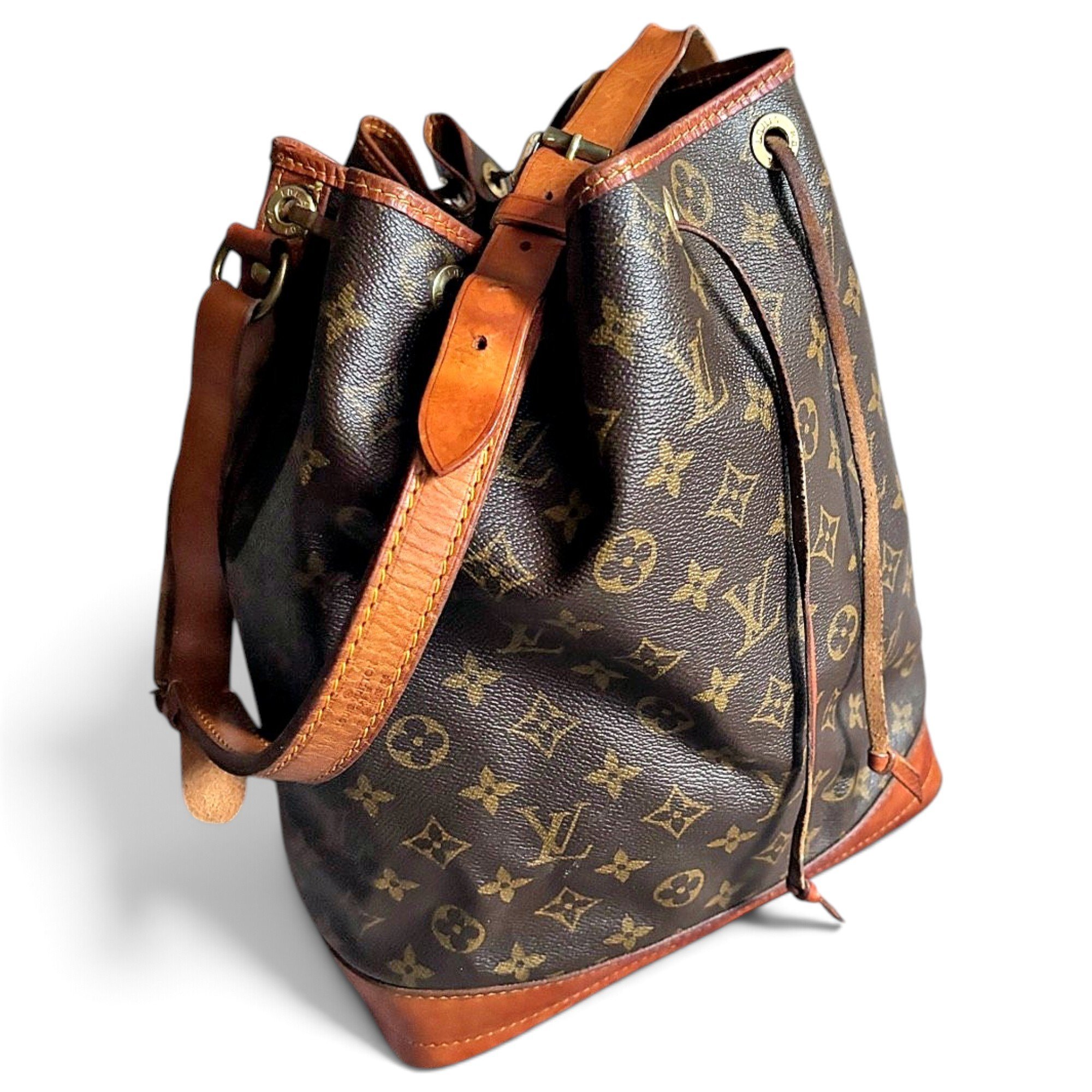 Noé leather handbag
