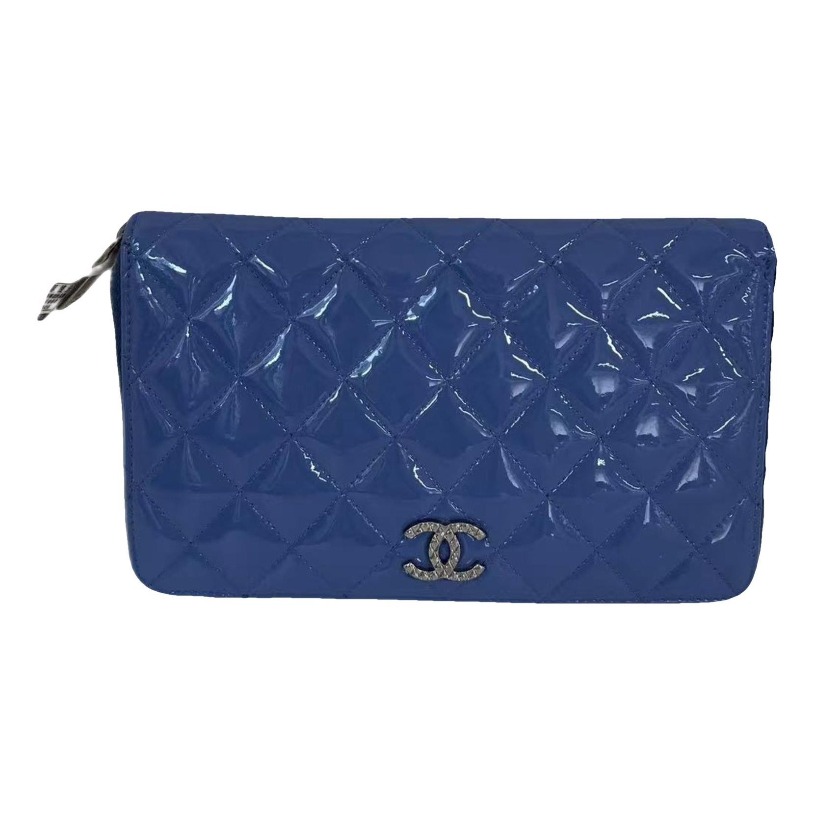 Patent leather clutch bag