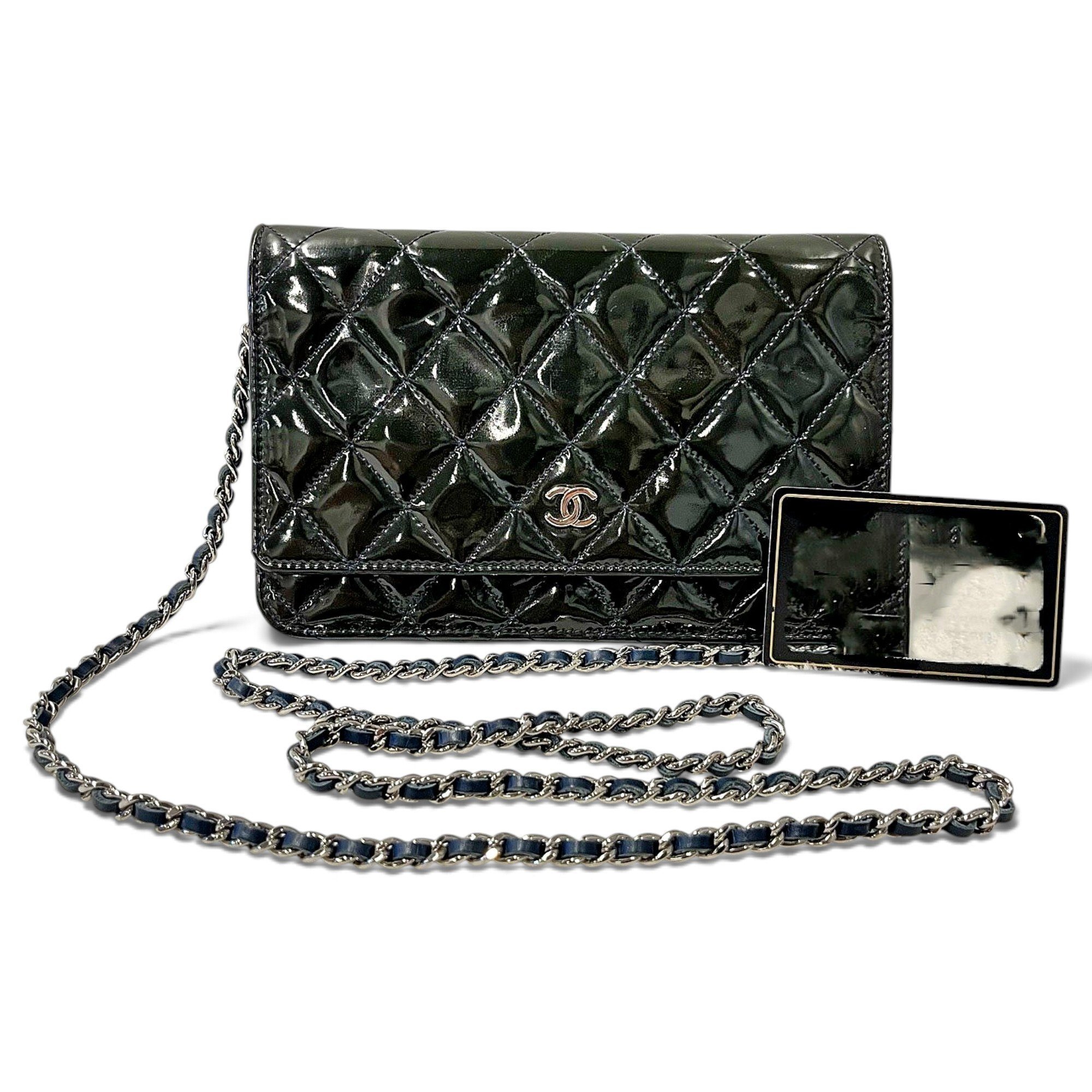 Wallet On Chain Timeless/Classique patent leather crossbody bag