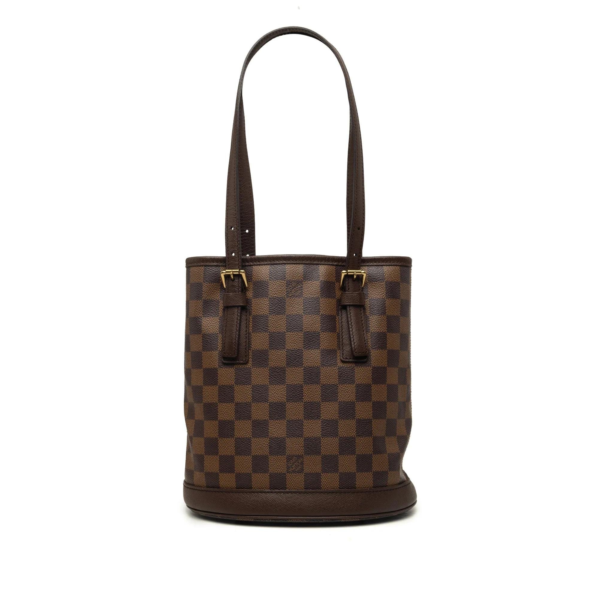 Bucket leather handbag